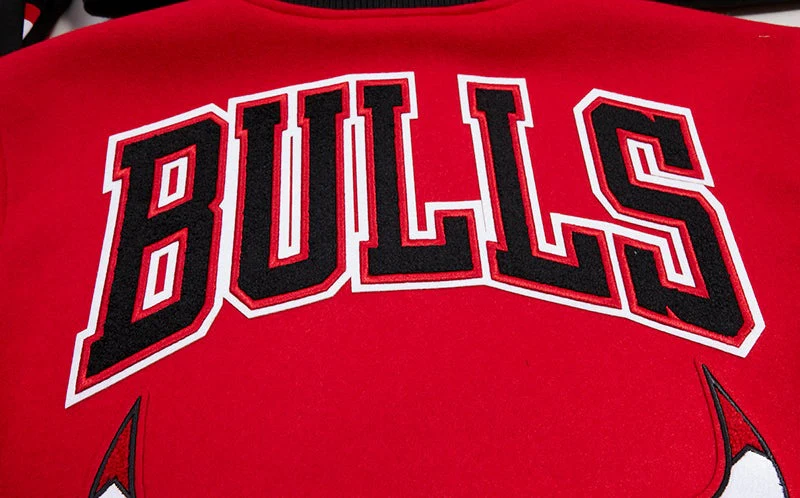 NBA CHICAGO BULLS RETRO CLASSIC MEN'S RIB WOOL VARSITY JACKET (RED/BLACK) - Image 10