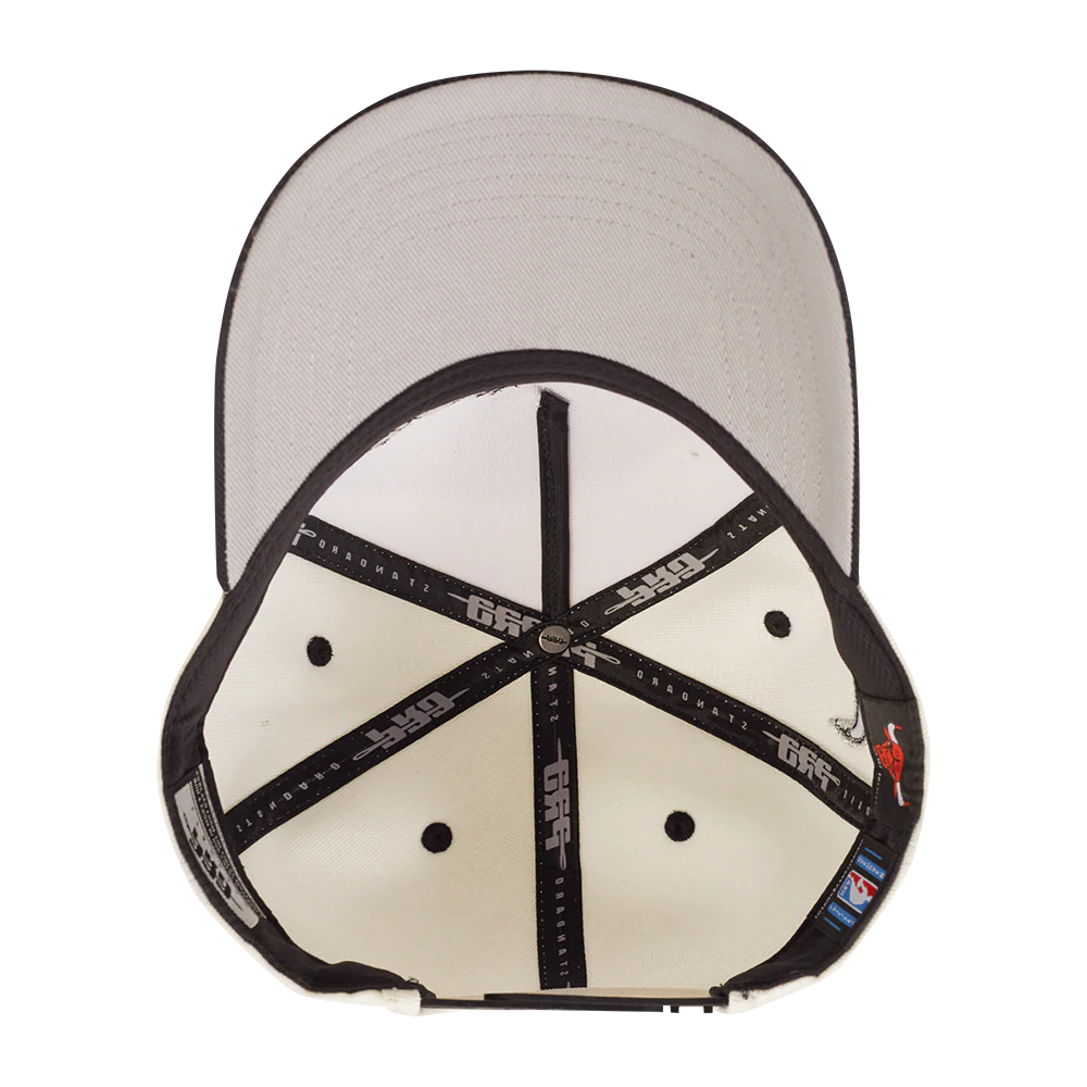 NBA CHICAGO BULLS CHROME MEN'S PINCH FRONT SNAPBACK HAT (EGGSHELL/ BLACK) - Image 6