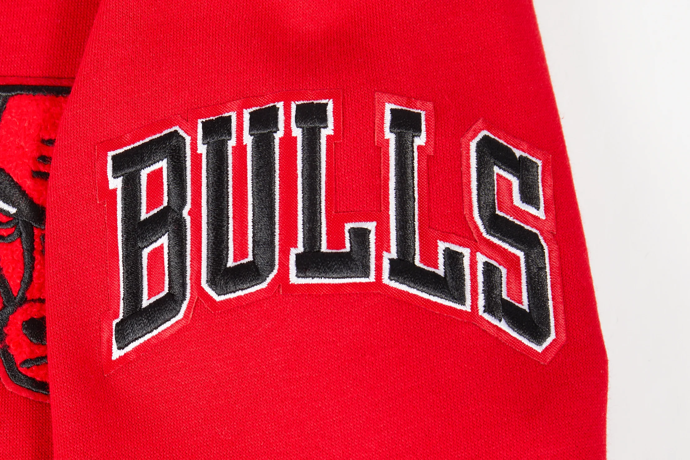 NBA CHICAGO BULLS CLASSIC BIG BOYS FLEECE FULL ZIP HOODIE (RED) - Image 4