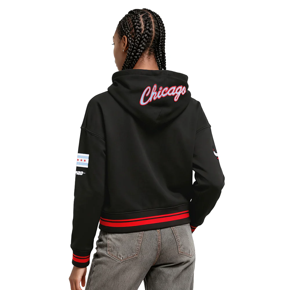 NBA CHICAGO BULLS CITY EDITION 25-26 WOMEN'S RIB FLC CROPPED PO HOODIE (BLACK/RED/BLACK) - Image 2