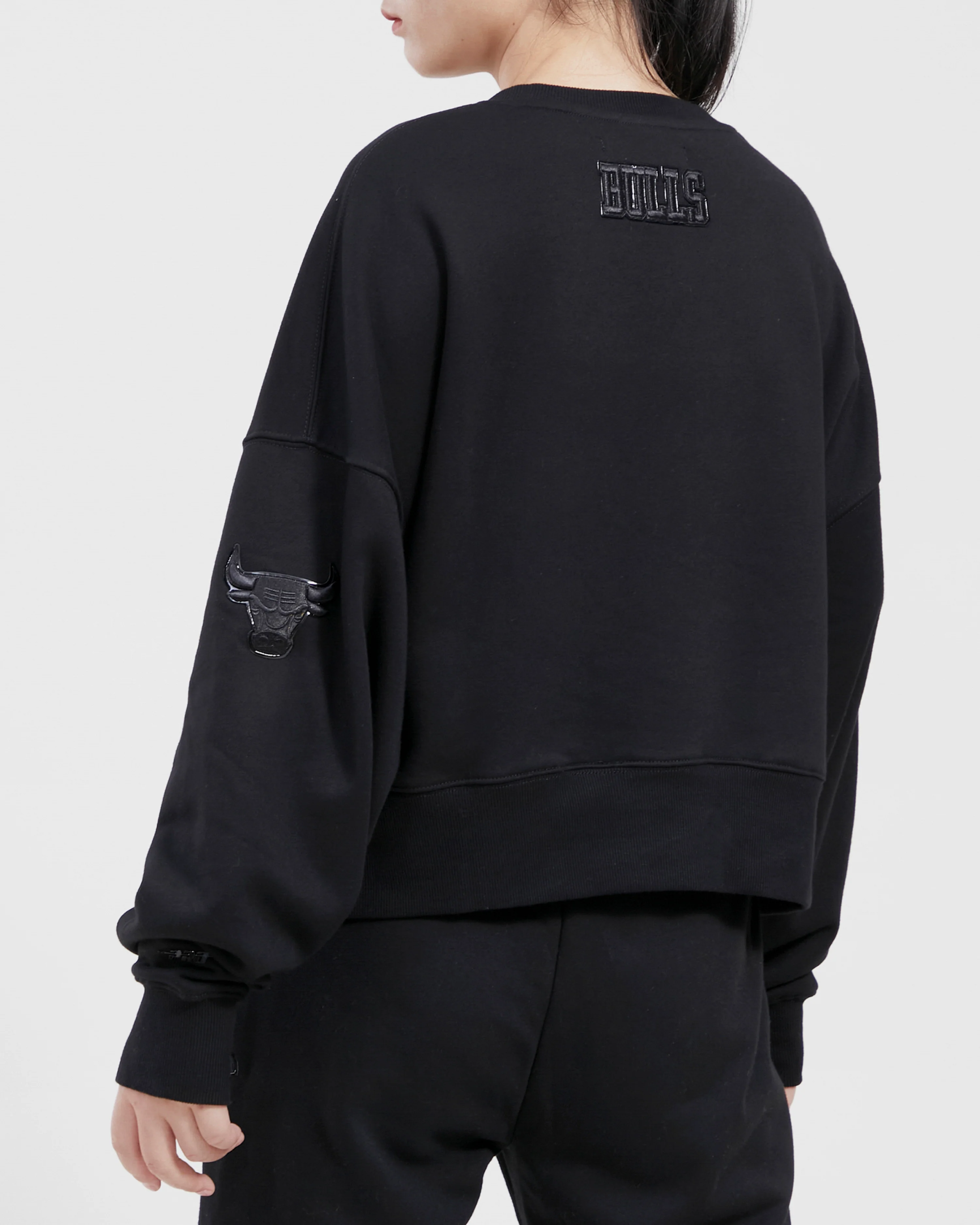 NBA CHICAGO BULLS TRIPLE BLACK WOMEN'S CREWNECK (TRIPLE BLACK) - Image 11