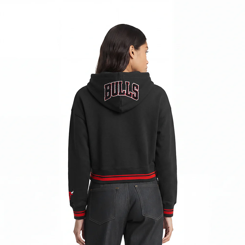 NBA CHICAGO BULLS MASHUP WOMEN'S RIB CROPPED PULLOVER HOODIE (BLACK/RED/BLACK) - Image 2