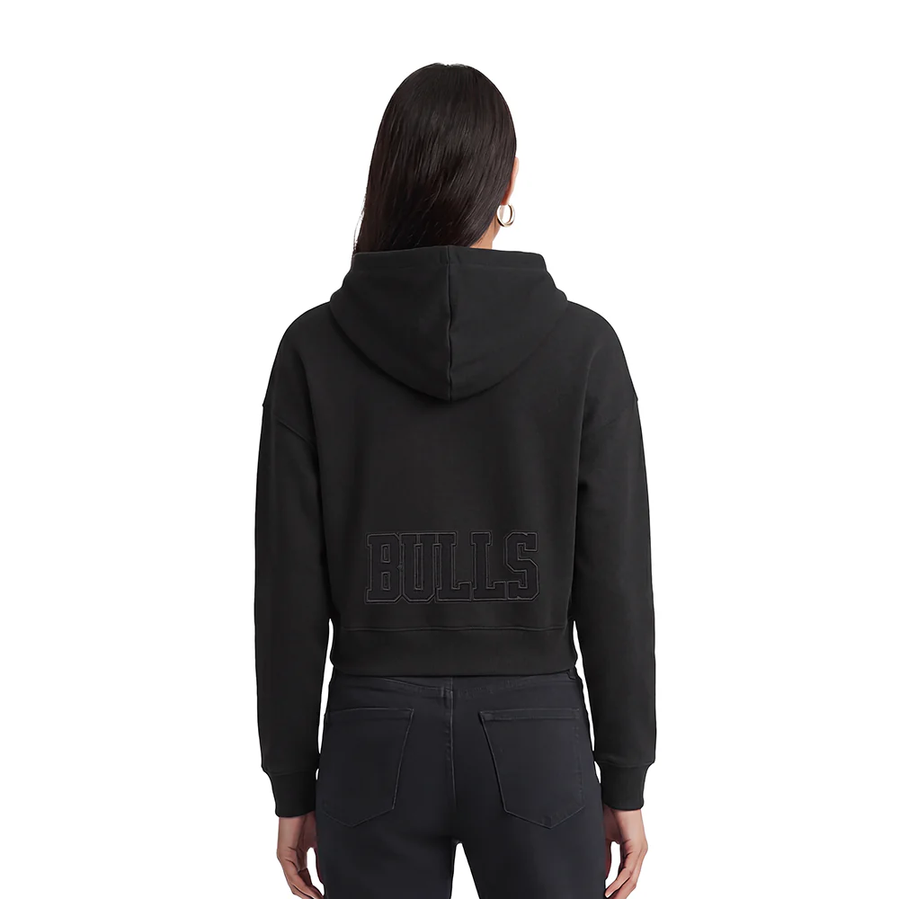 NBA CHICAGO BULLS NEUTRAL CROPPED WOMEN'S PULLOVER HOODIE (BLACK) - Image 2