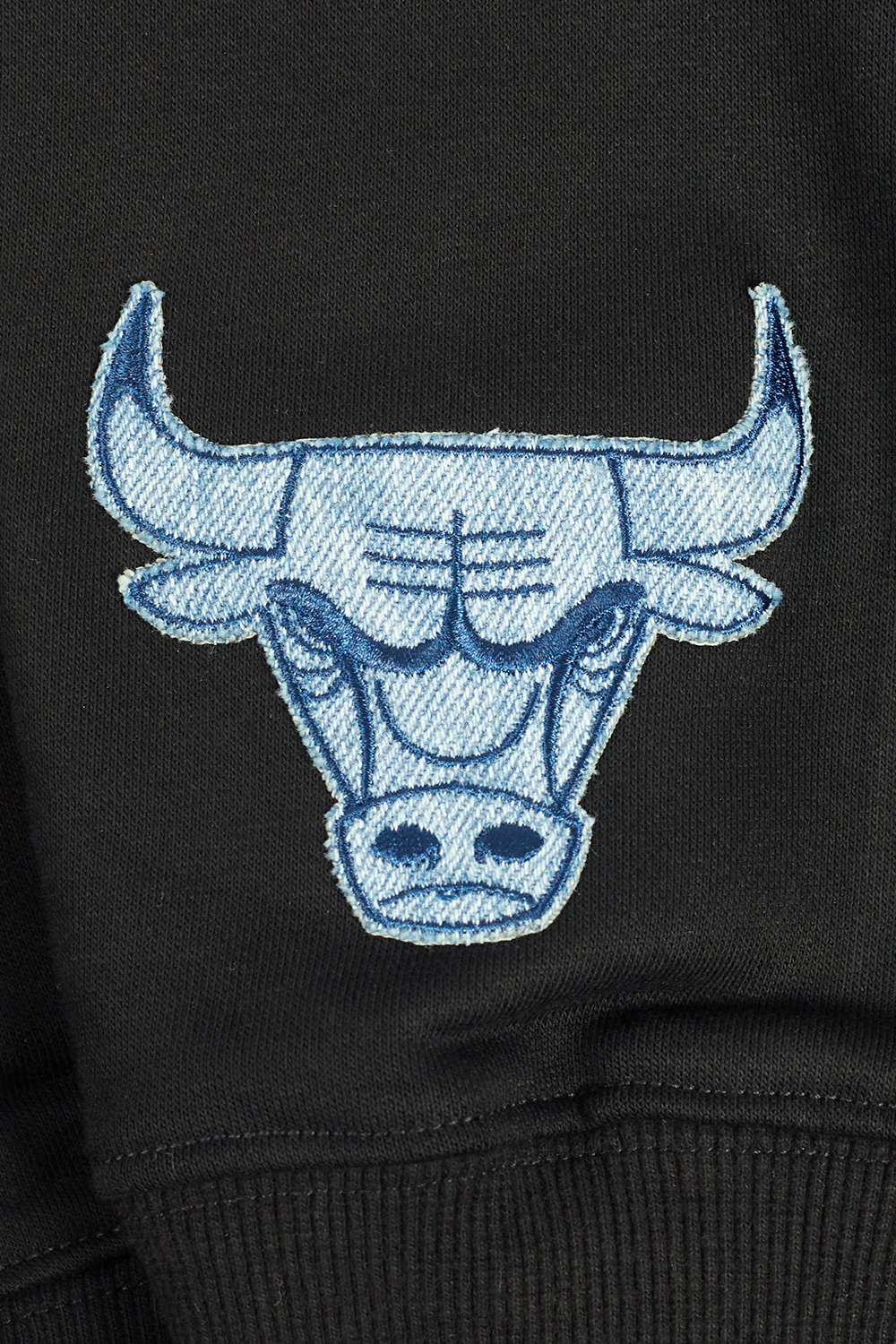 NBA CHICAGO BULLS VARSITY BLUES WOMEN'S CREWNECK (BLACK) - Image 6