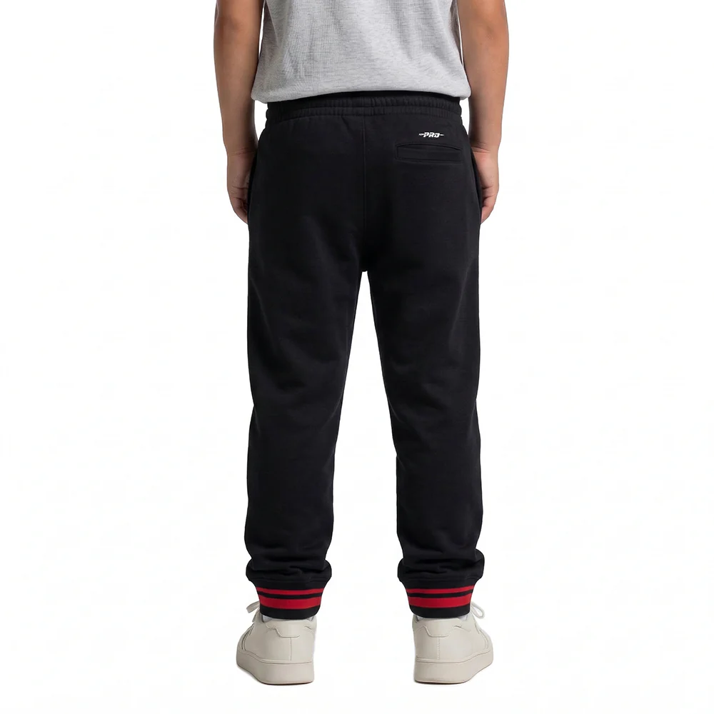 NBA CHICAGO BULLS RETRO CLASSIC LITTLE BOYS RIB FLC SWEATPANT (BLACK/RED/BLACK) - Image 2