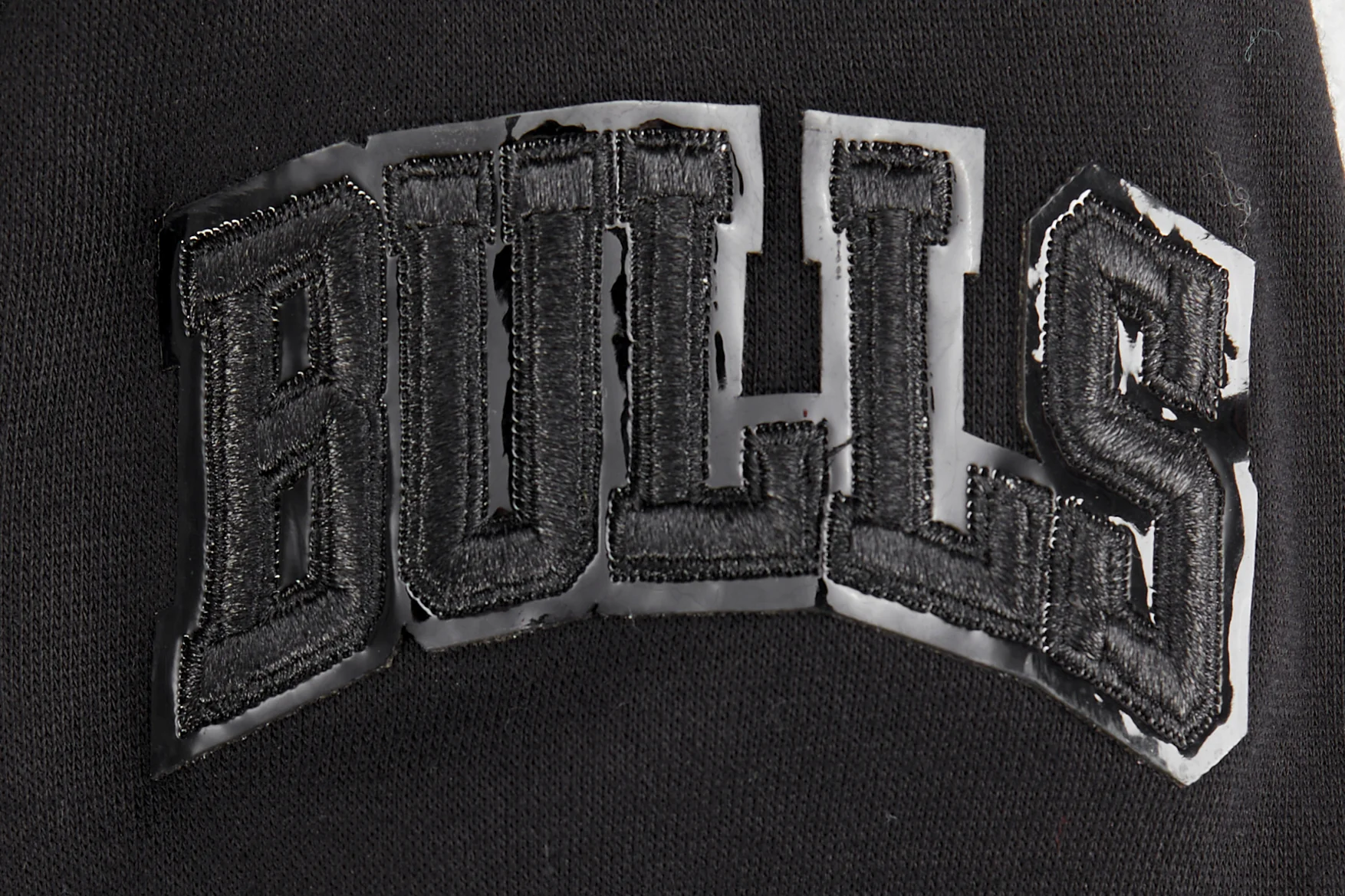 NBA CHICAGO BULLS TRIPLE BLACK LITTLE BOYS FLEECE PULLOVER HOODIE (BLACK) - Image 6