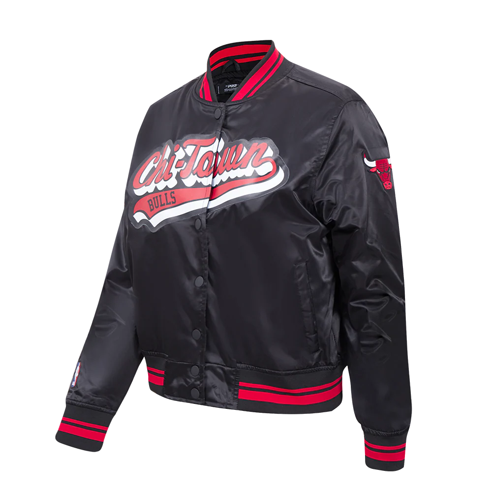 NBA CHICAGO BULLS SCRIPT TAIL WOMEN'S RIB SATIN JACKET (BLACK/RED/BLACK) - Image 2