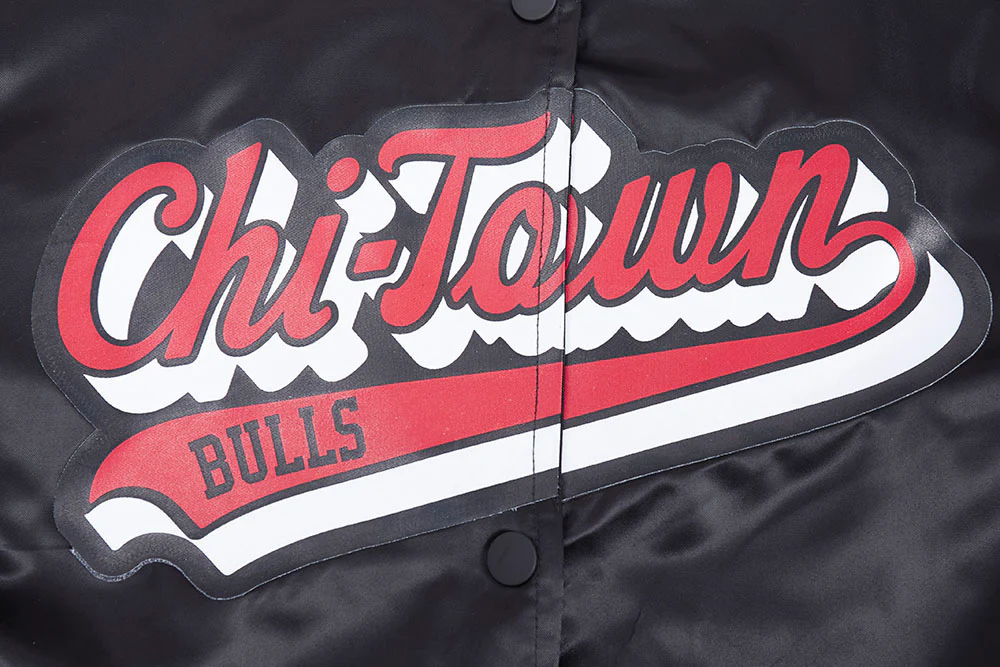 NBA CHICAGO BULLS SCRIPT TAIL WOMEN'S RIB SATIN JACKET (BLACK/RED/BLACK) - Image 5