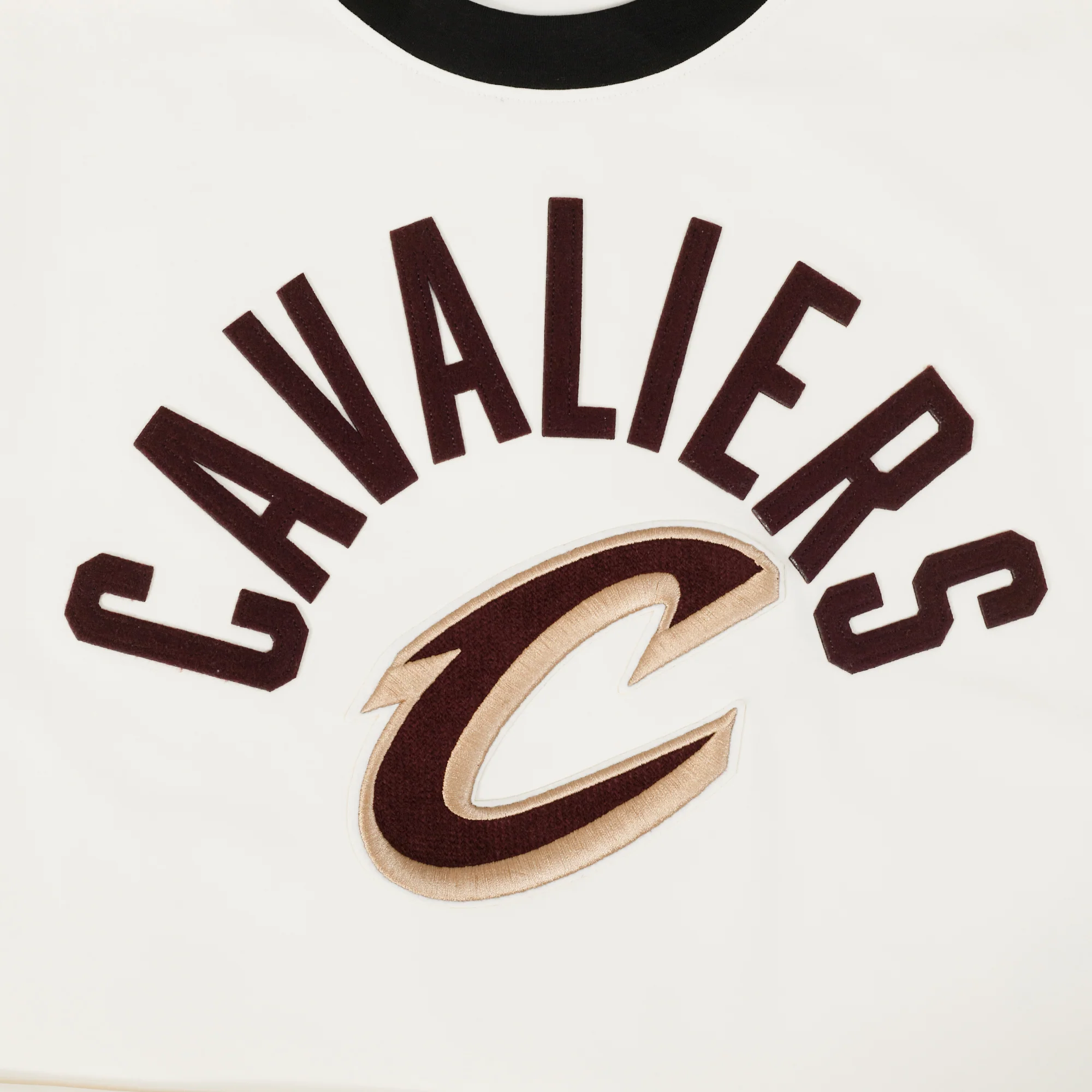 NBA CLEVELAND CAVALIERS MODERN ORIGINALS MEN'S RINGER TEE (EGGSHELL/ BLACK) - Image 9