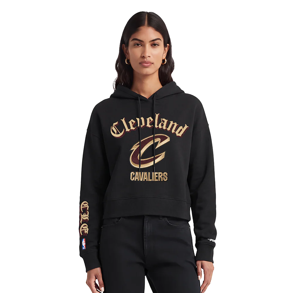 NBA CLEVELAND CAVALIERS OLD ENGLISH WOMEN'S FLC CROPPED PO HOODIE (BLACK)