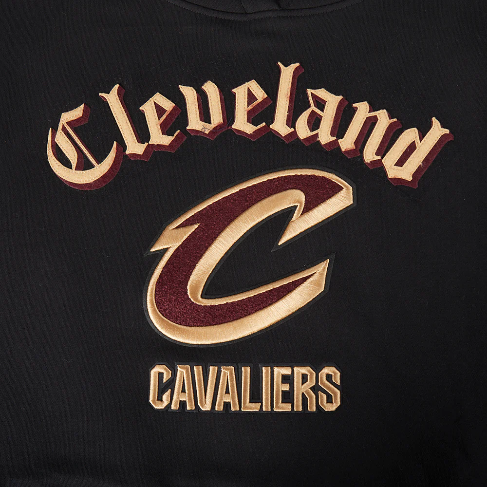NBA CLEVELAND CAVALIERS OLD ENGLISH WOMEN'S FLC CROPPED PO HOODIE (BLACK) - Image 7