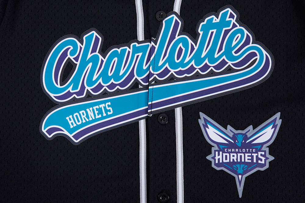 NBA CHARLOTTE HORNETS SCRIPT TAIL MEN'S MESH BUTTON DOWN SHIRT (BLACK/GRAY) - Image 5