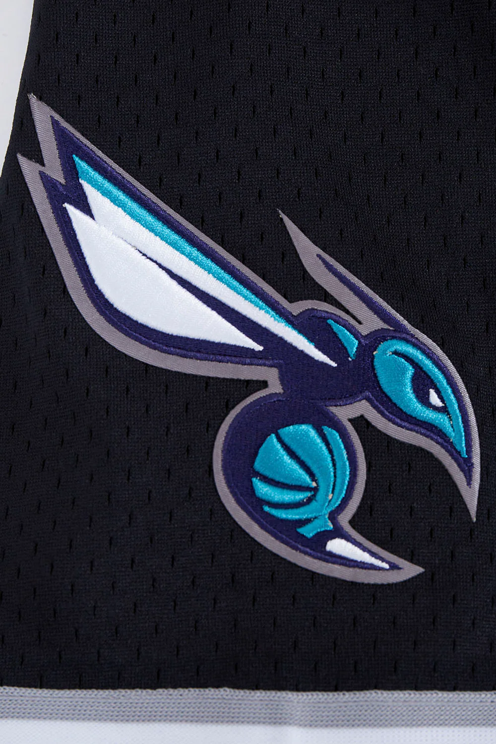 NBA CHARLOTTE HORNETS SCRIPT TAIL MEN'S MESH BUTTON DOWN SHIRT (BLACK/GRAY) - Image 6