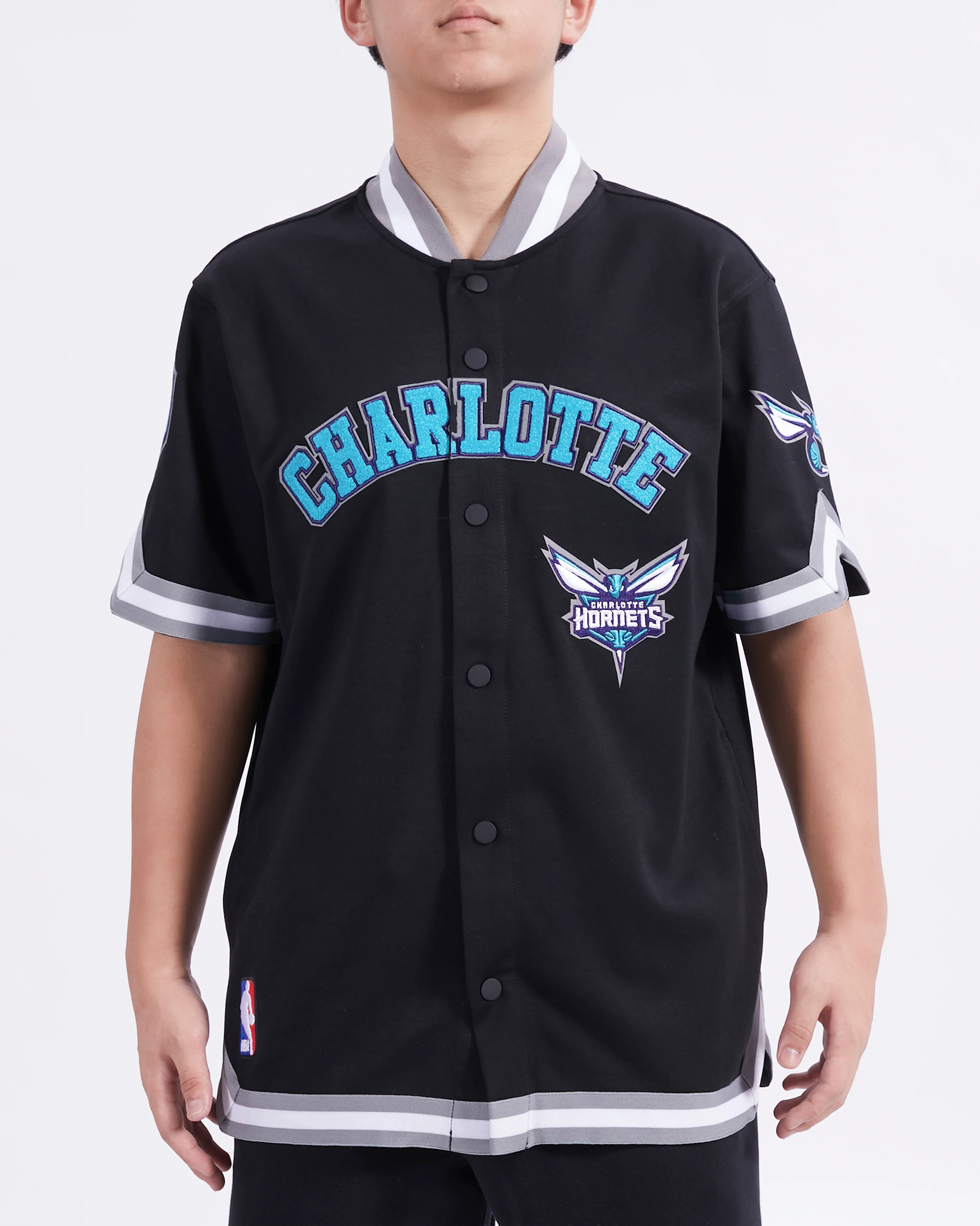 CHARLOTTE HORNETS CLASSIC MEN'S WARM UP JACKET (BLACK/GRAY)
