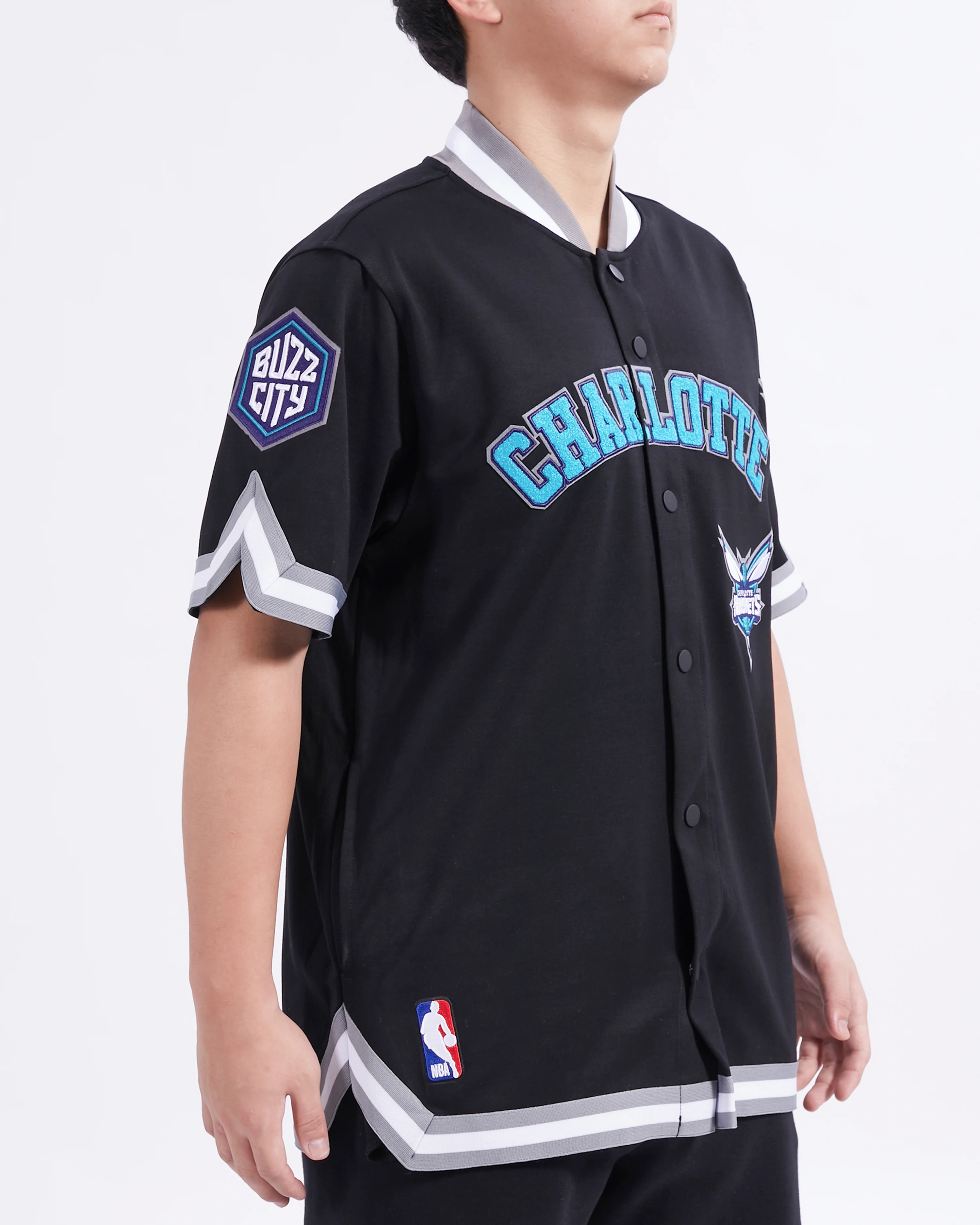 CHARLOTTE HORNETS CLASSIC MEN'S WARM UP JACKET (BLACK/GRAY) - Image 4