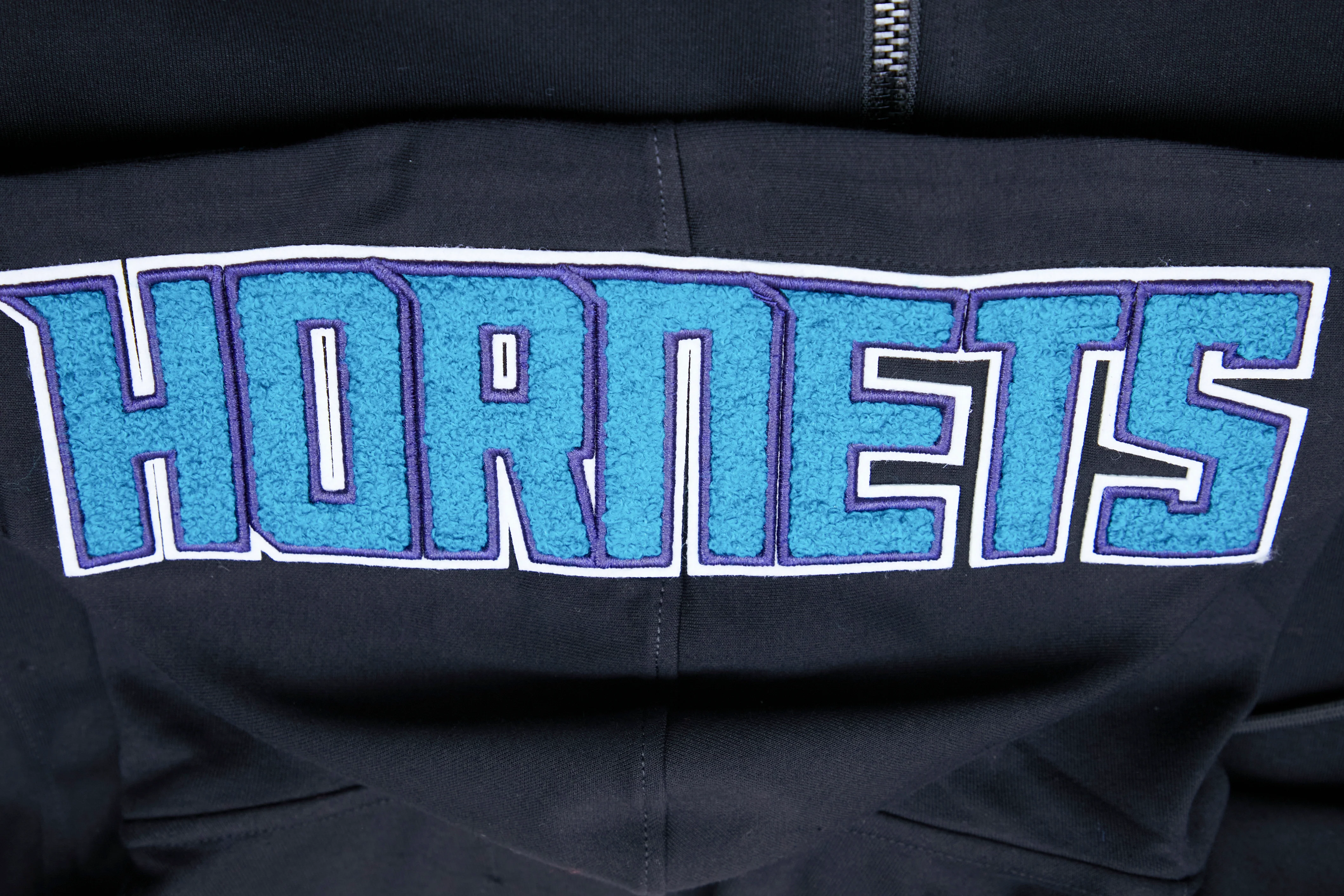 NBA CHARLOTTE HORNETS CLASSIC CHENILLE MEN'S FULL ZIP HOODIE (BLACK) - Image 7