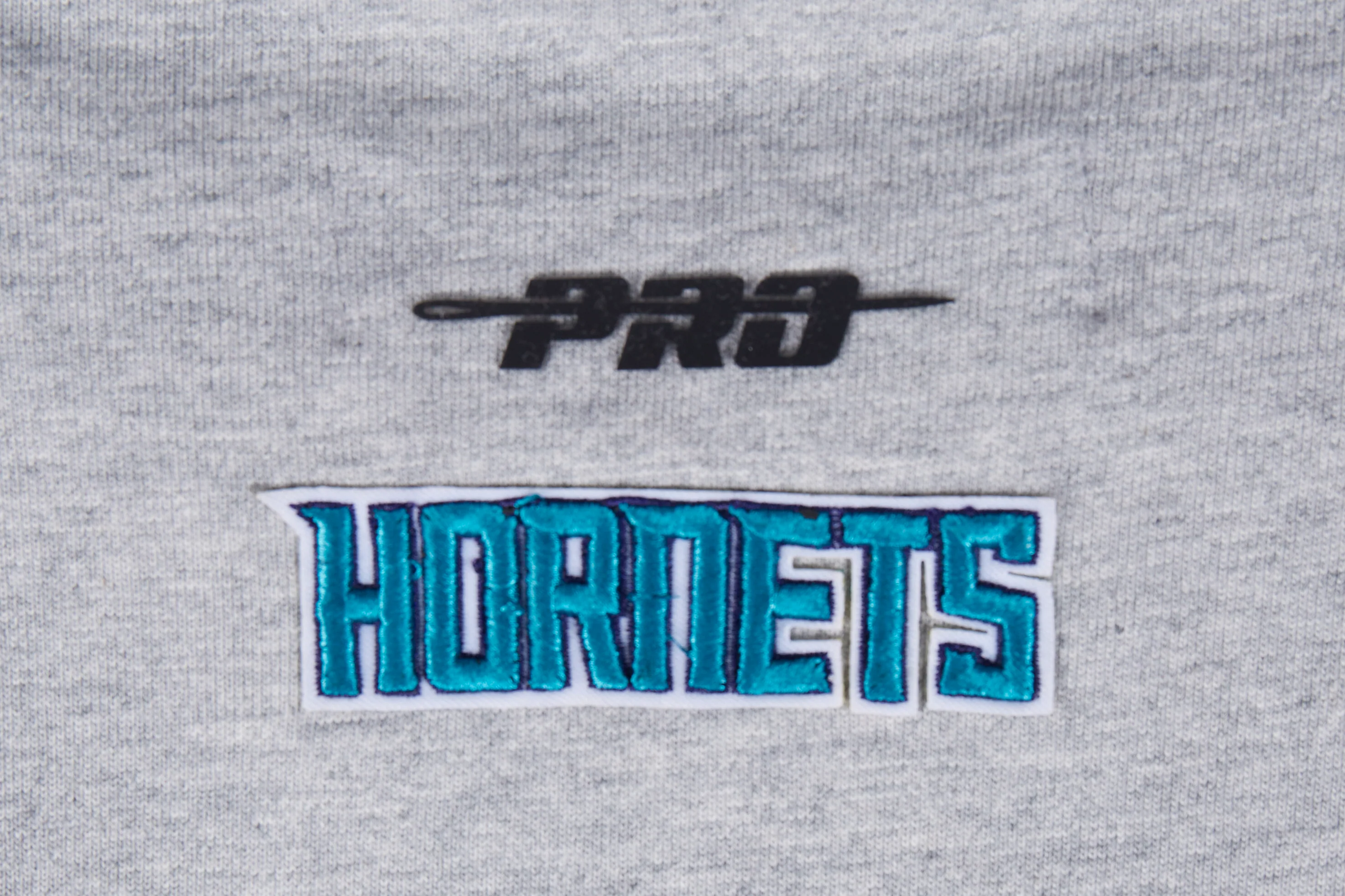 NBA CHARLOTTE HORNETS SCRIPT TAIL WOMEN'S BOYFRIEND TEE (HEATHER GREY) - Image 5