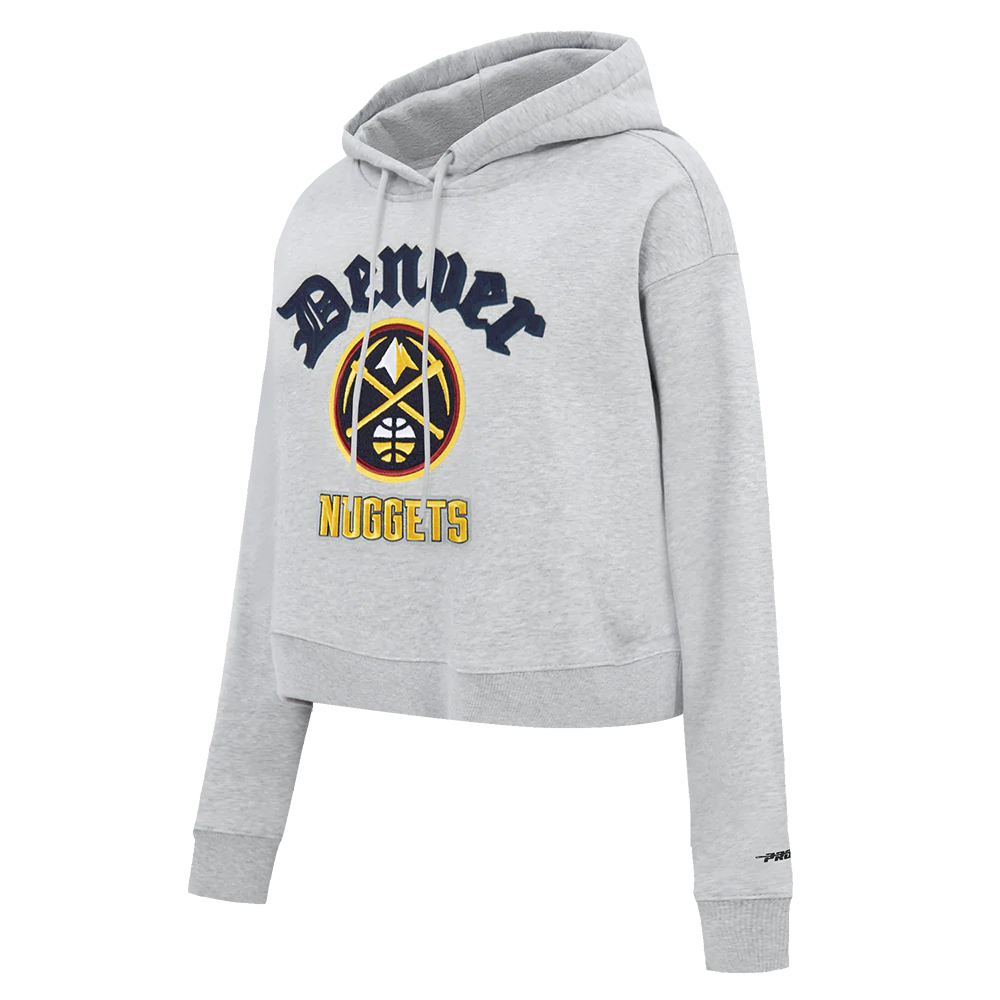 NBA DENVER NUGGETS OLD ENGLISH WOMEN'S FLC CROPPED PO HOODIE (HEATHER GREY) - Image 4