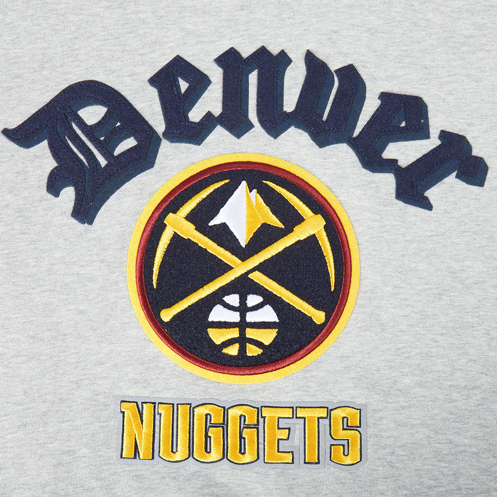 NBA DENVER NUGGETS OLD ENGLISH WOMEN'S FLC CROPPED PO HOODIE (HEATHER GREY) - Image 7