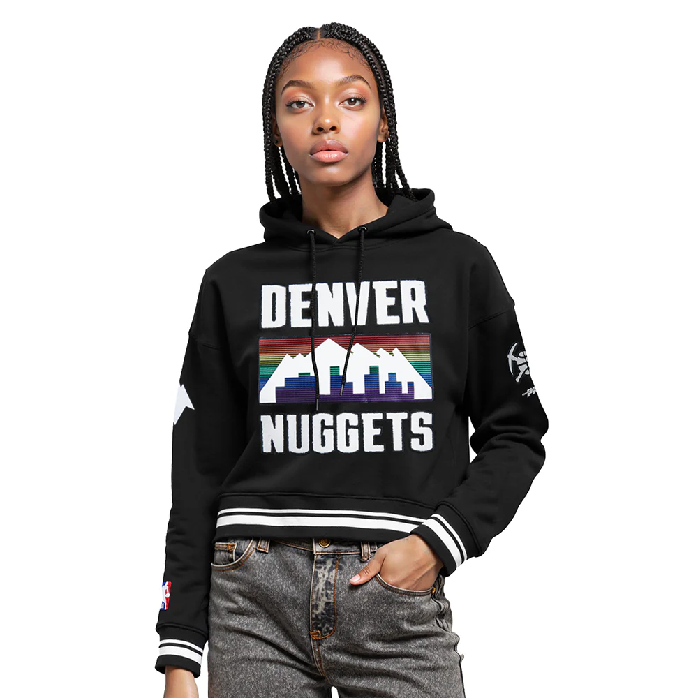 NBA DENVER NUGGETS CITY EDITION 25-26 WOMEN'S RIB FLC CROPPED PO HOODIE (BLACK)