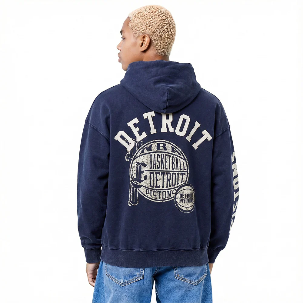 NBA DETROIT PISTONS STREET TEAM MEN'S ENZYME WASH DS FT PO HOODIE (WASHED MIDNIGHT NAVY) - Image 2