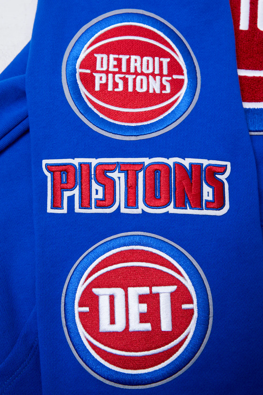 NBA DETROIT PISTONS RETRO CLASSIC MEN'S PULLOVER HOODIE (ROYAL BLUE/RED) - Image 7