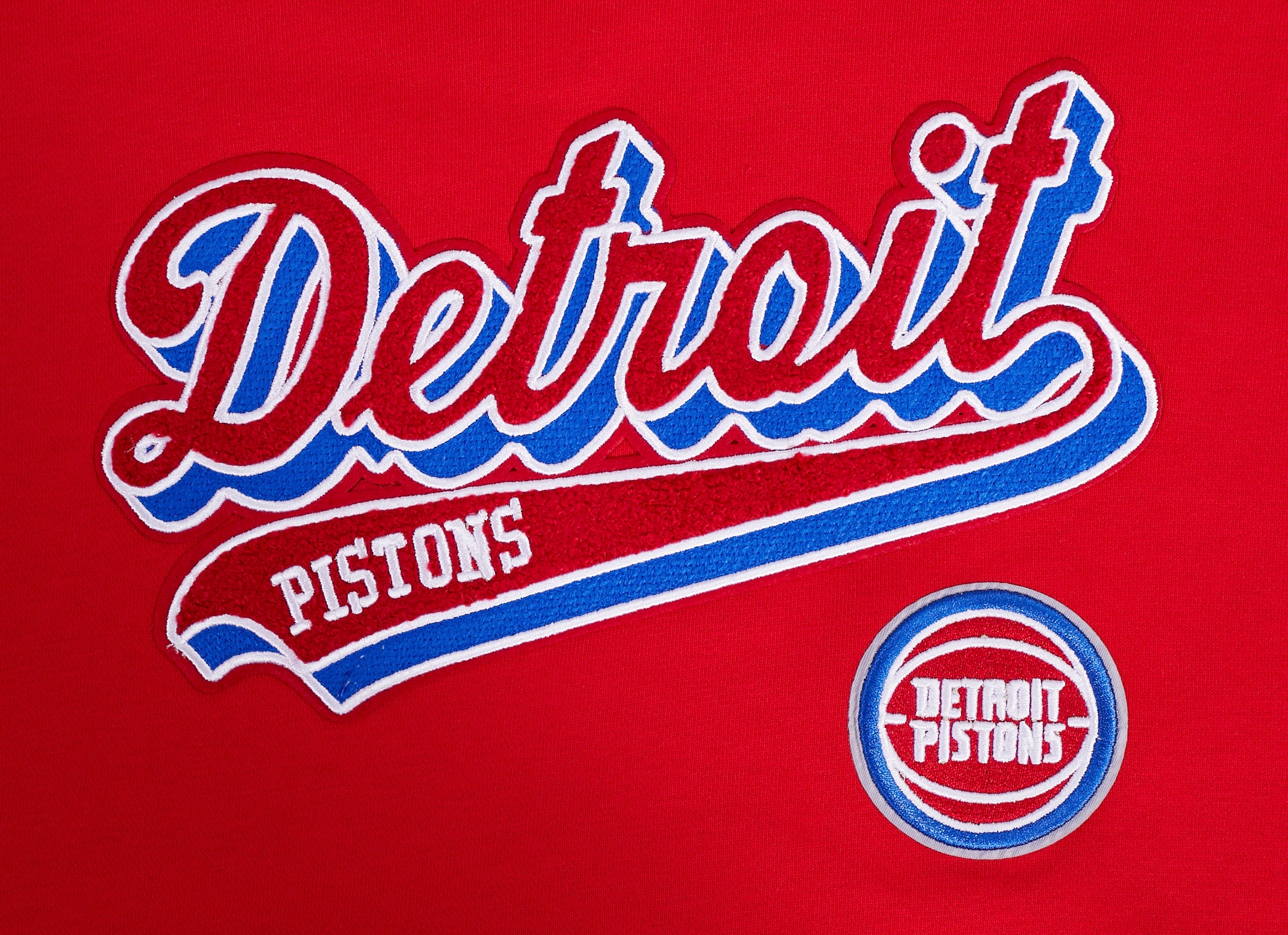 NBA DETROIT PISTONS SCRIPT TAIL WOMEN'S RIB FLEECE CROPPED PULLOVER HOODIE (RED) - Image 5
