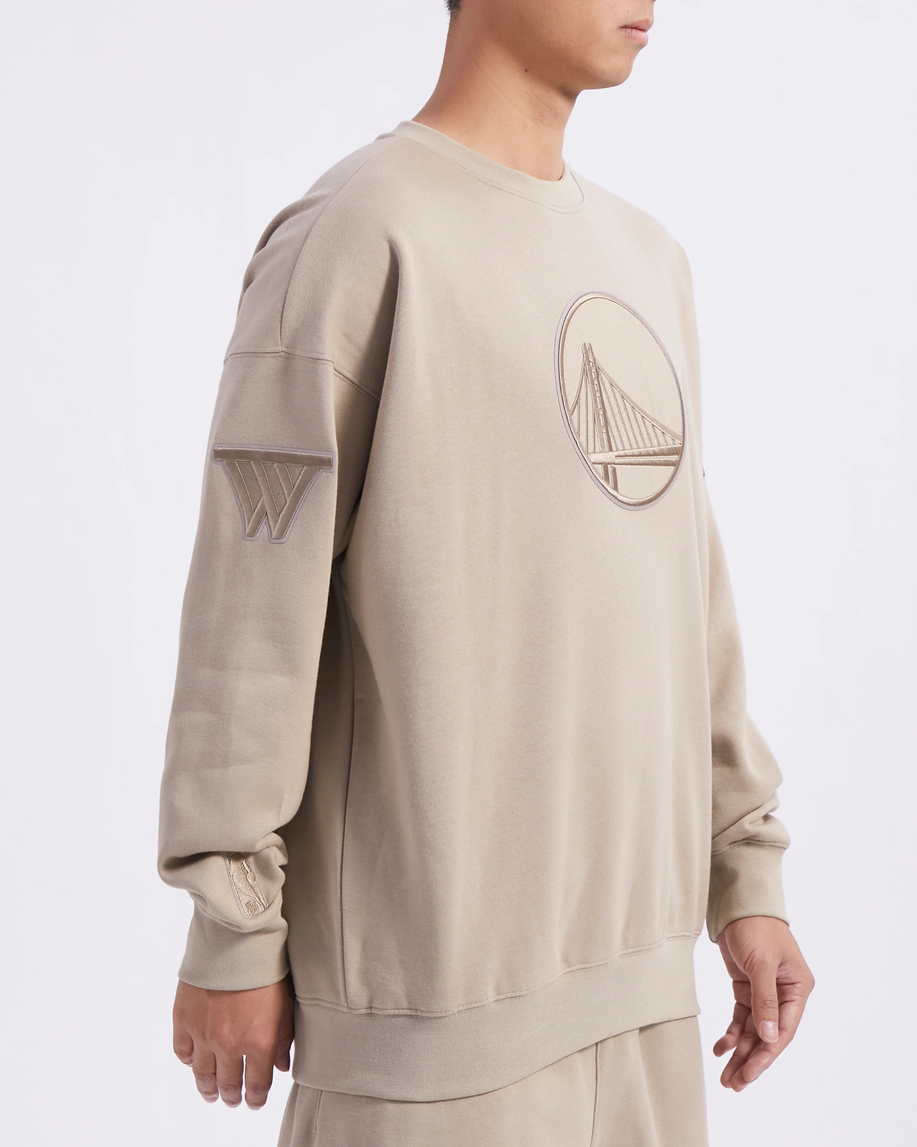 NBA GOLDEN STATE WARRIORS NEUTRAL MEN'S DROP SHOULDER FLC CREWNECK (TAUPE) - Image 4