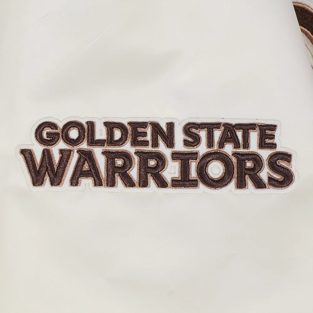 NBA GOLDEN STATE WARRIORS CITY EDITION 25-26 MEN'S RIB SATIN JACKET (EGGSHELL/ BROWN) - Image 10