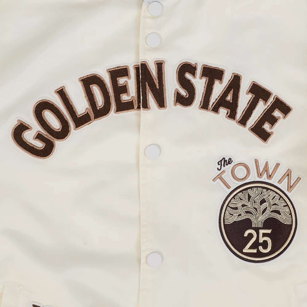 NBA GOLDEN STATE WARRIORS CITY EDITION 25-26 MEN'S RIB SATIN JACKET (EGGSHELL/ BROWN) - Image 7