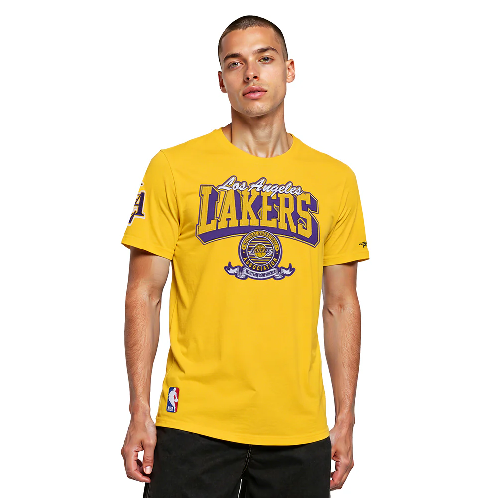 NBA LOS ANGELES LAKERS TEAM BADGE MEN'S SJ TEE (YELLOW)