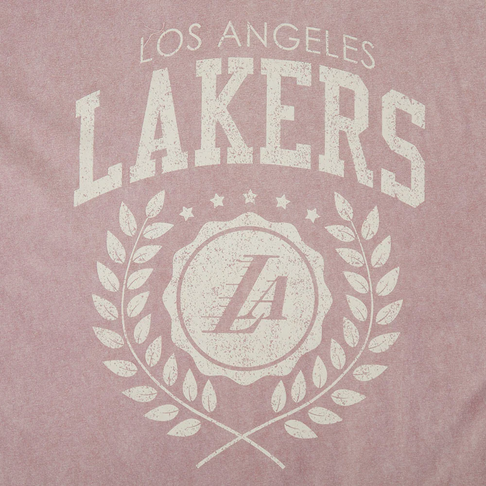 NBA LOS ANGELES LAKERS STREET TEAM MEN'S CJ DROP SHOULDER ENZYME WASH TEE (WASHED MAUVE) - Image 5