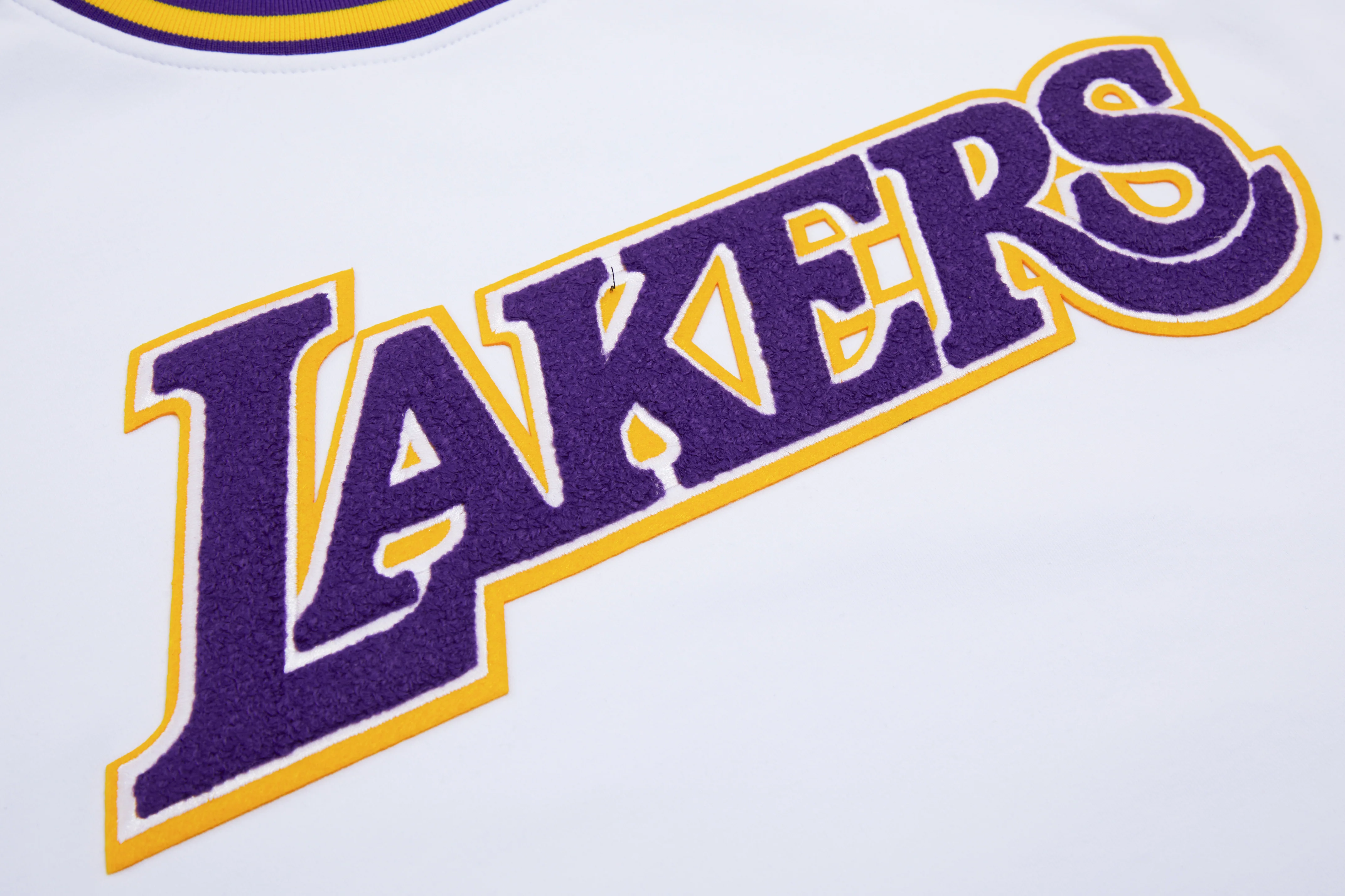 NBA LOS ANGELES LAKERS CLASSIC CHENILLE MEN'S TEE (WHITE) - Image 8