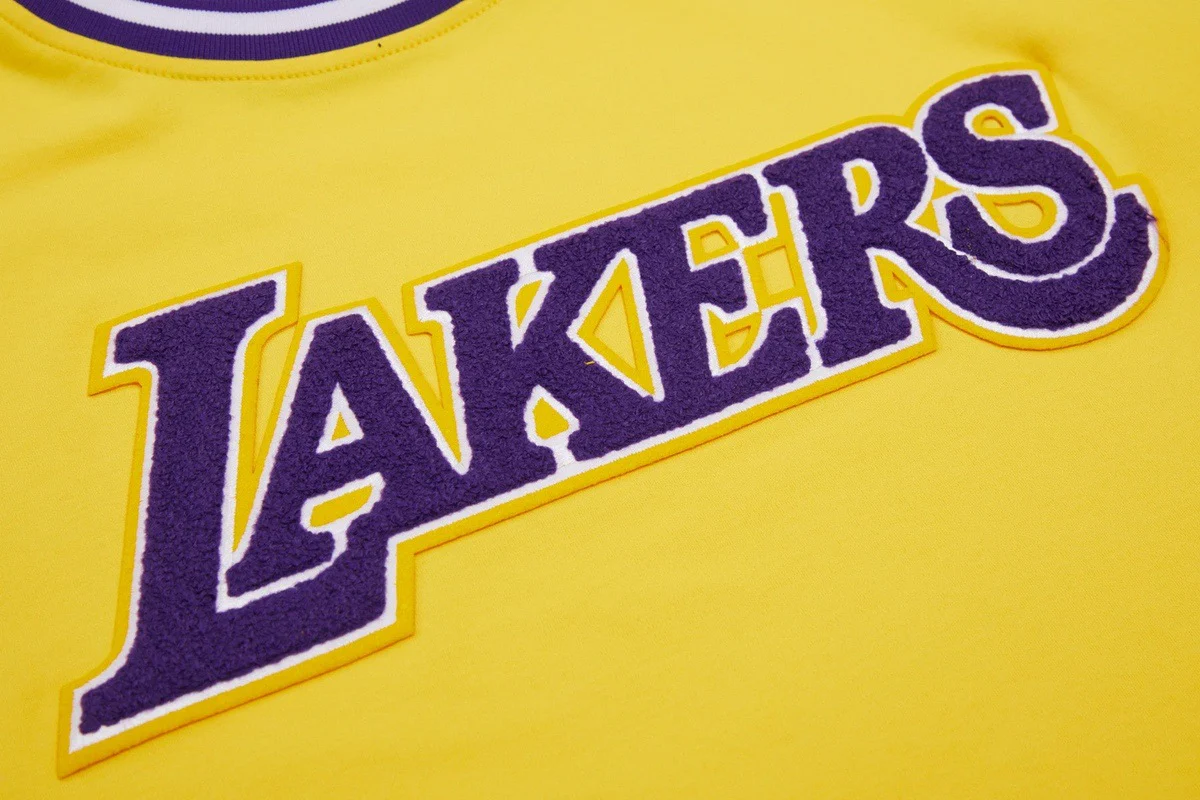 NBA LOS ANGELES LAKERS CLASSIC CHENILLE MEN'S TEE (YELLOW) - Image 6