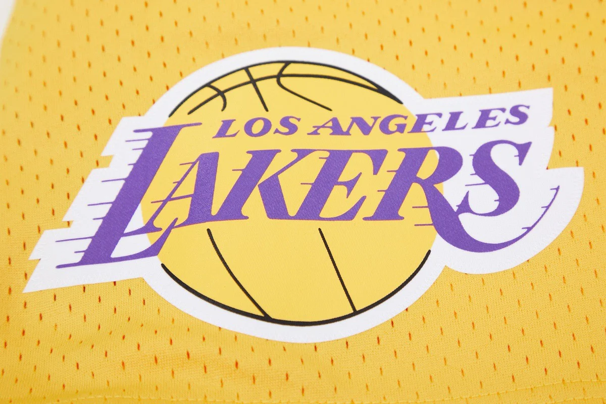 NBA LOS ANGELES LAKERS LOGO MEN'S MESH SHORT (YELLOW) - Image 6