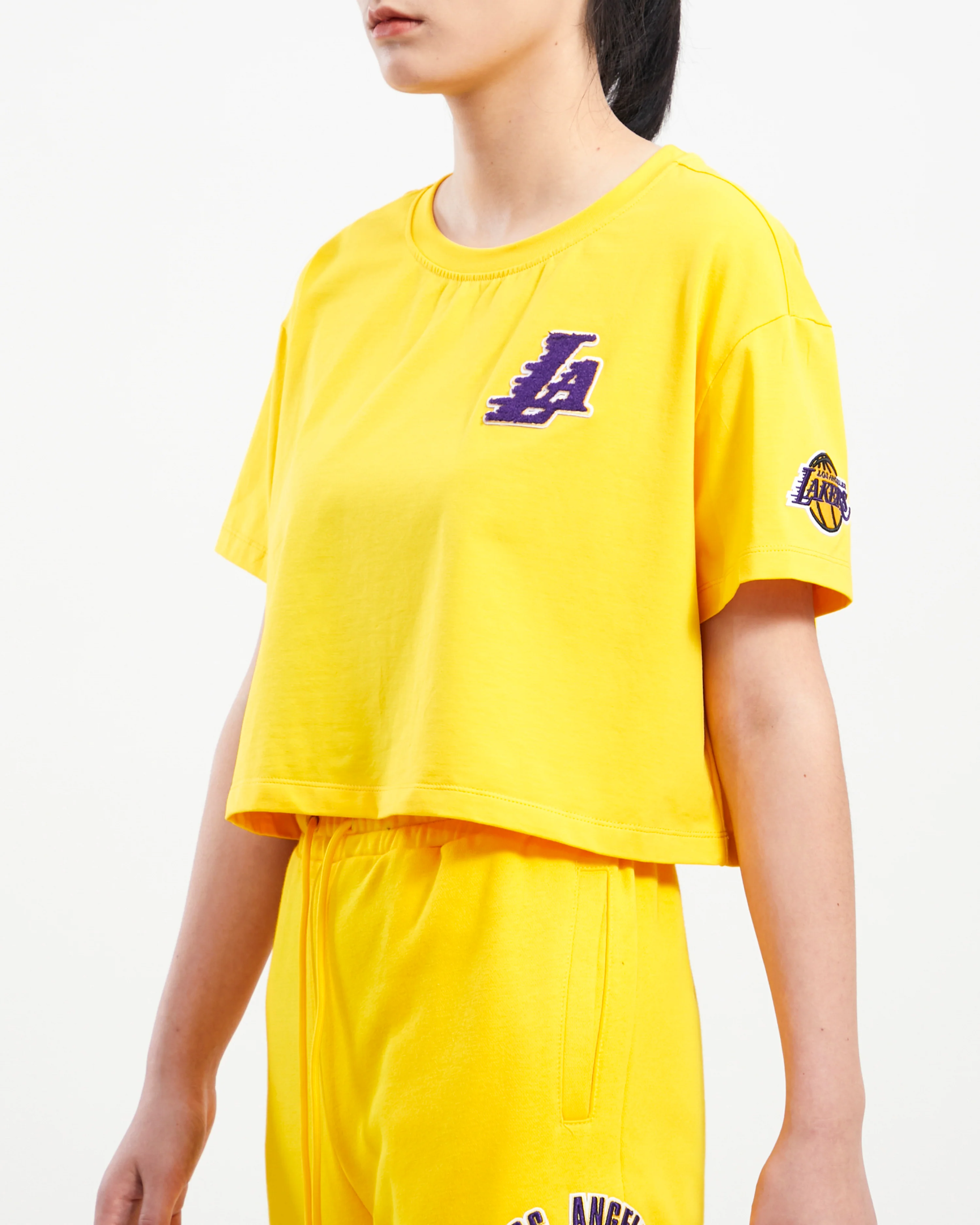 NBA LOS ANGELES LAKERS CLASSIC WOMEN'S BOXY TEE (YELLOW) - Image 11