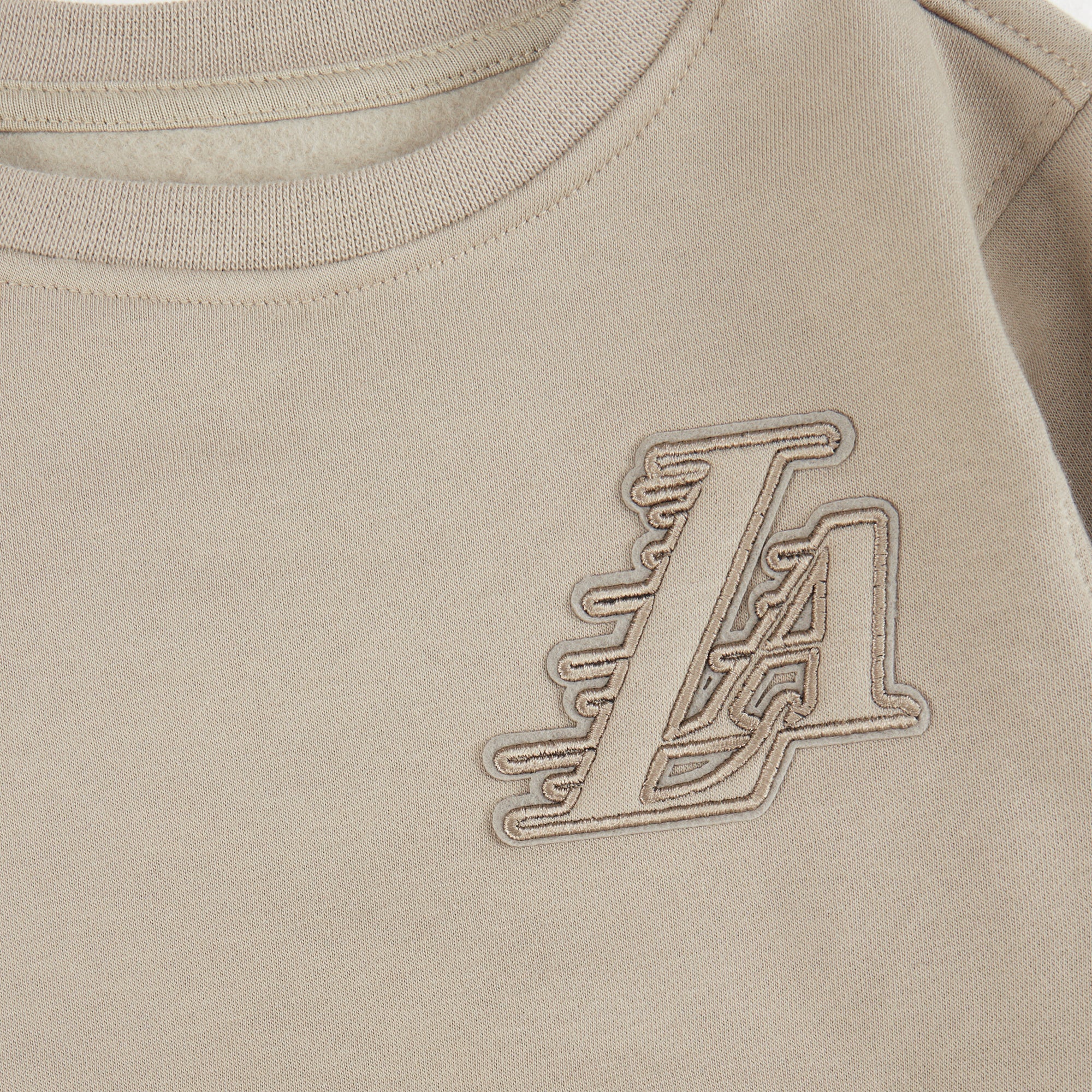 NBA LOS ANGELES LAKERS NEUTRAL TODDLER GIRLS FLEECE CREWNECK (TAUPE) - Image 5