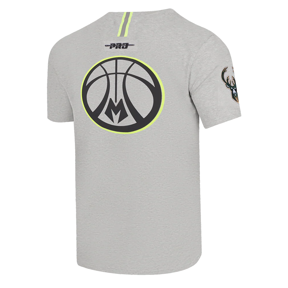 NBA MILWAUKEE BUCKS UNDER THE LIGHTS MEN'S SINGLE JERSEY TEE (HEATHER GREY) - Image 4
