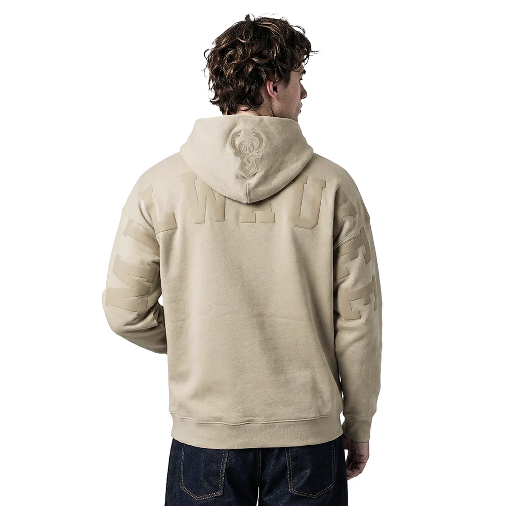 NBA MILWAUKEE BUCKS WINGSPAN MEN'S DROP SHOULDER FLEECE PULLOVER HOODIE (TAUPE)