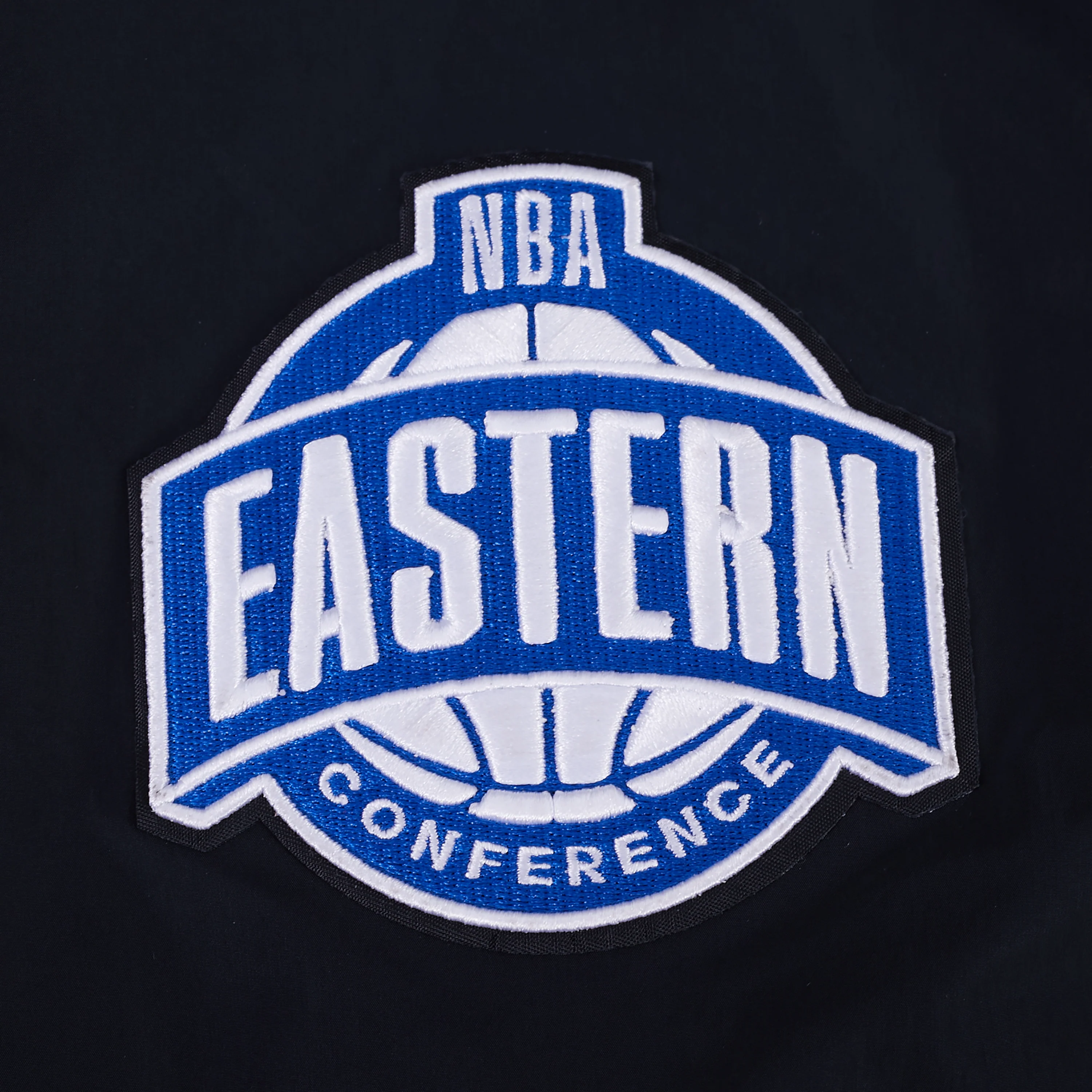 NBA MILWAUKEE BUCKS PRE GAME MEN'S JACKET (BLACK) - Image 8
