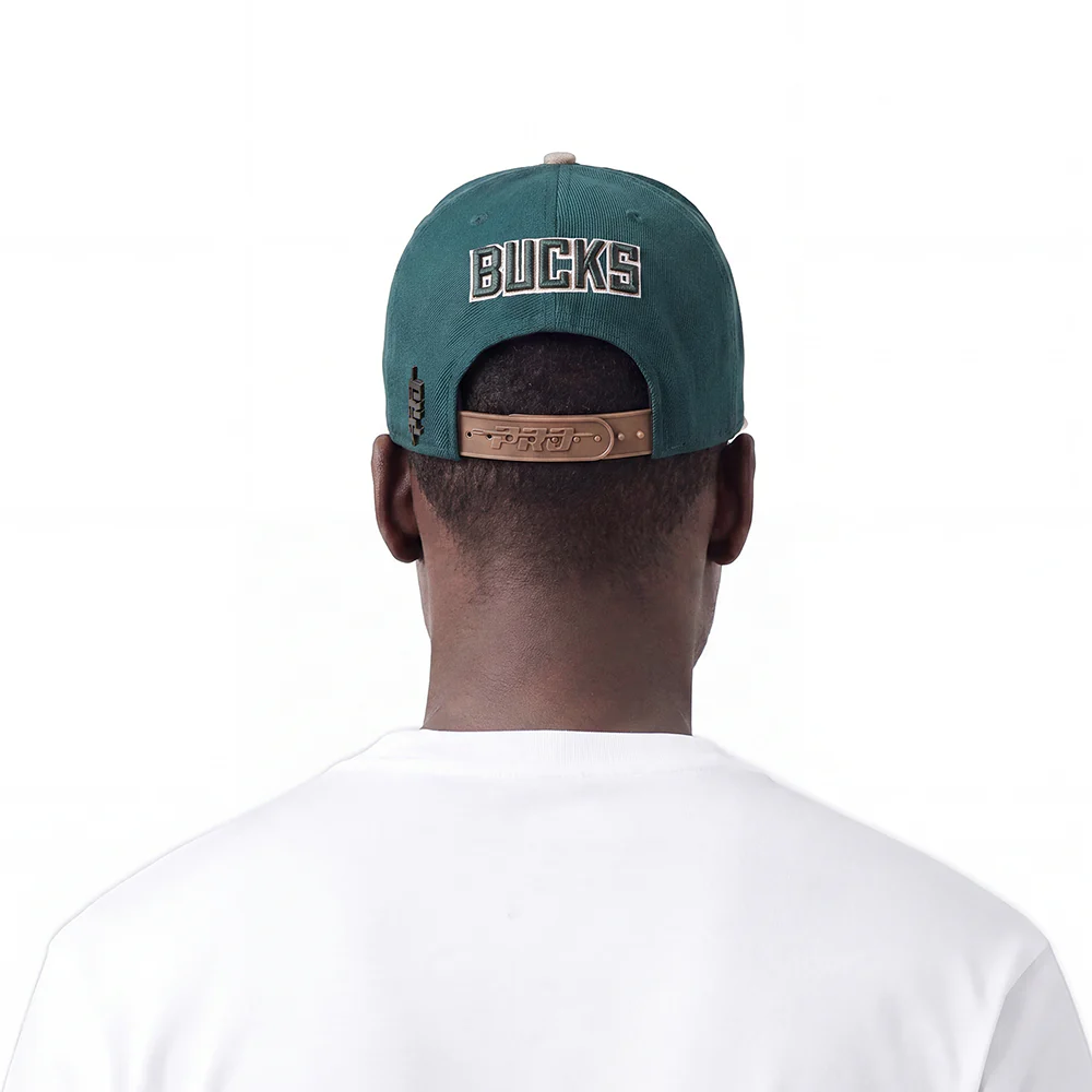 NBA MILWAUKEE BUCKS OLD ENGLISH UNISEX 6 PANEL SNAPBACK HAT (FOREST GREEN) - Image 2