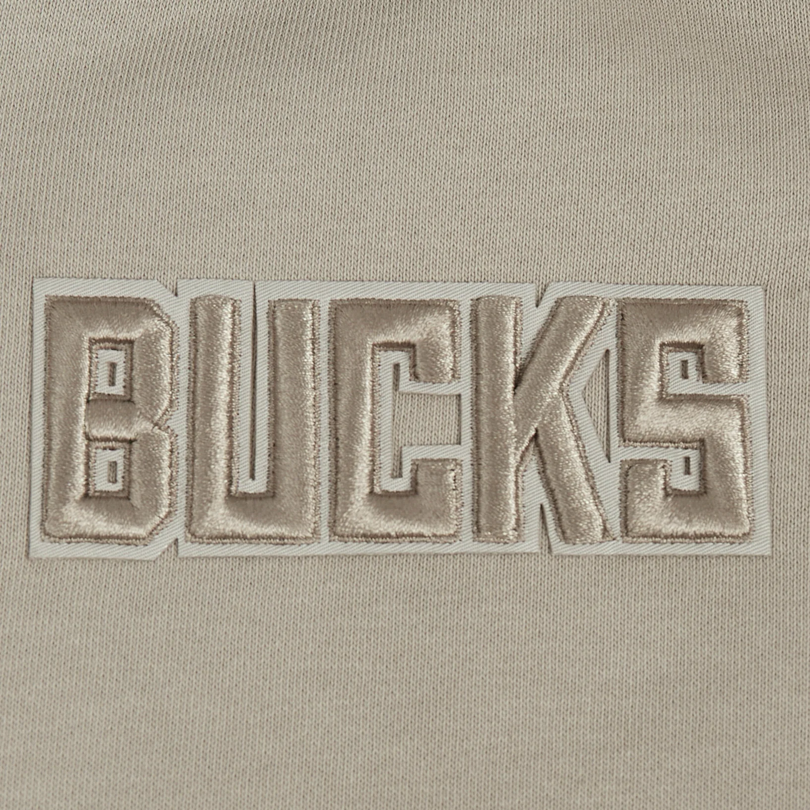 NBA MILWAUKEE BUCKS WINGSPAN WOMEN'S FLEECE CREWNECK (TAUPE) - Image 11