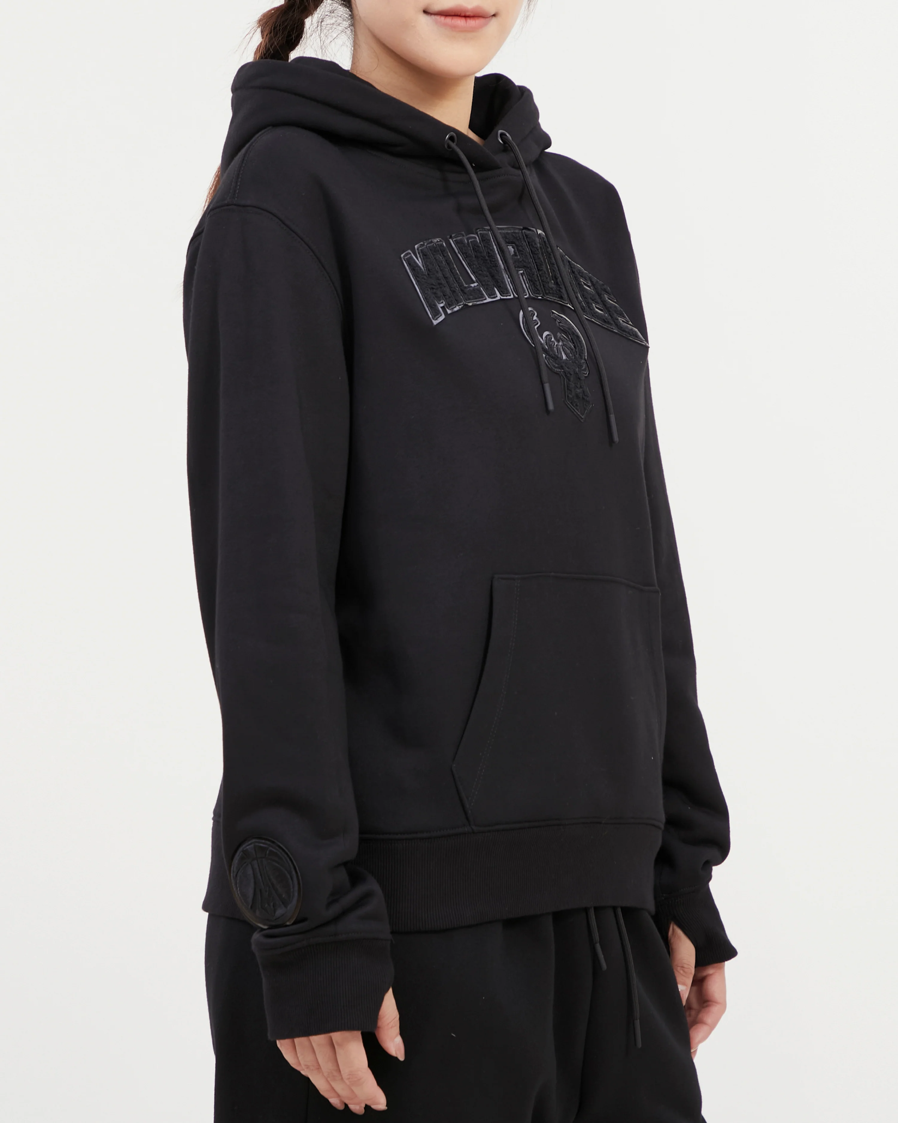 NBA MILWAUKEE BUCKS TRIPLE BLACK WOMEN'S PULLOVER HOODIE (TRIPLE BLACK) - Image 10