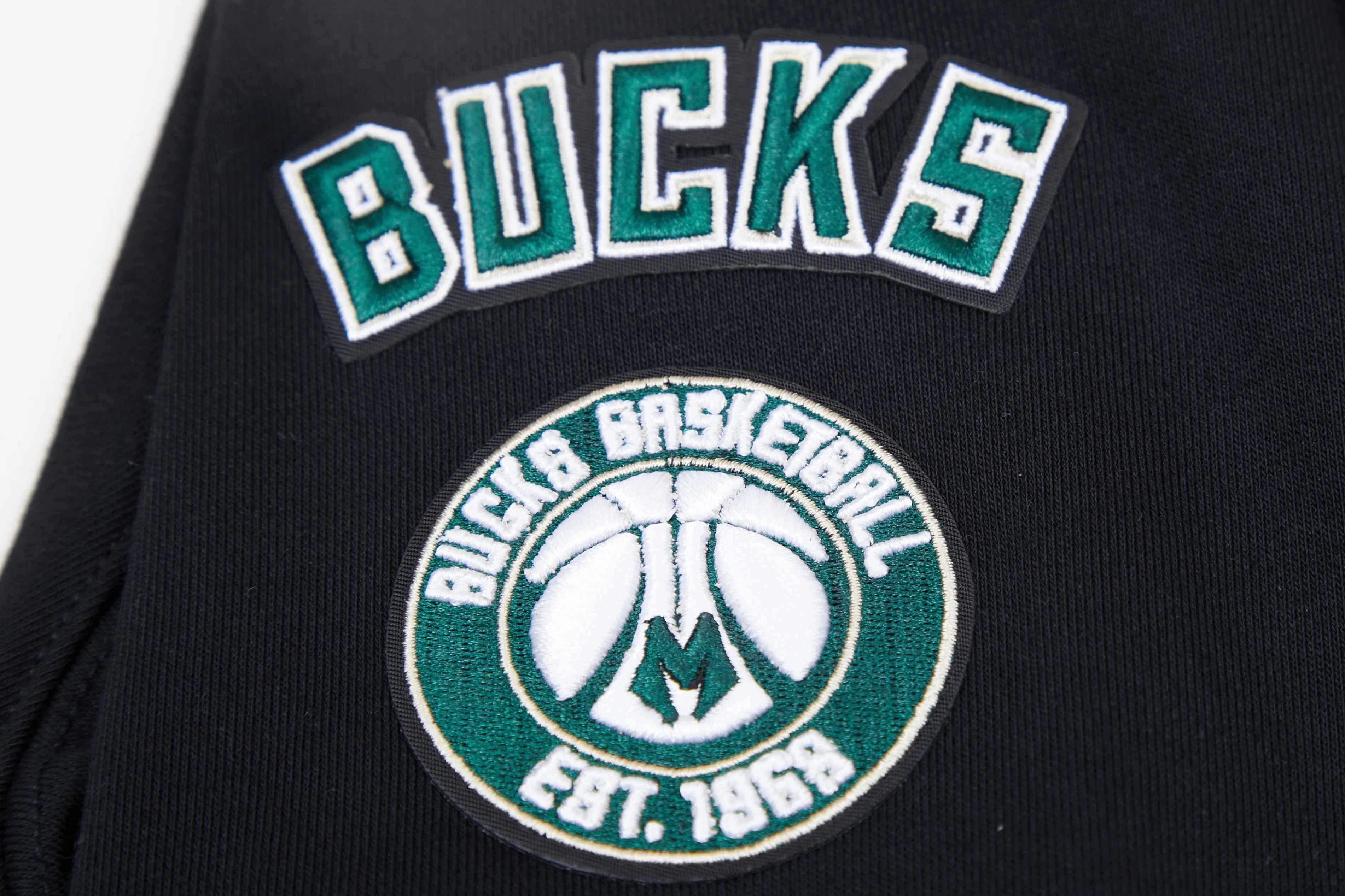 NBA MILWAUKEE BUCKS MASHUP WOMEN'S RIB CREWNECK (BLACK) - Image 8