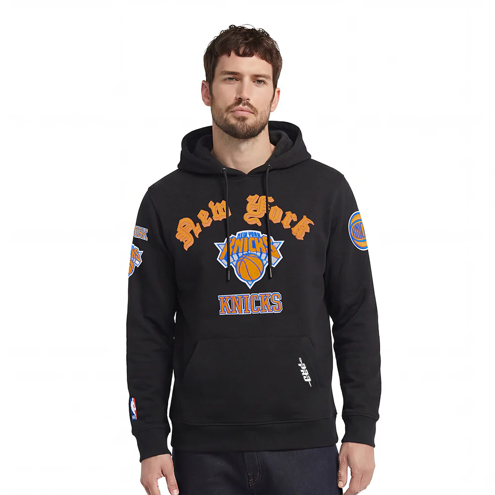 NBA NEW YORK KNICKS OLD ENGLISH MEN'S PULLOVER HOODIE (BLACK)