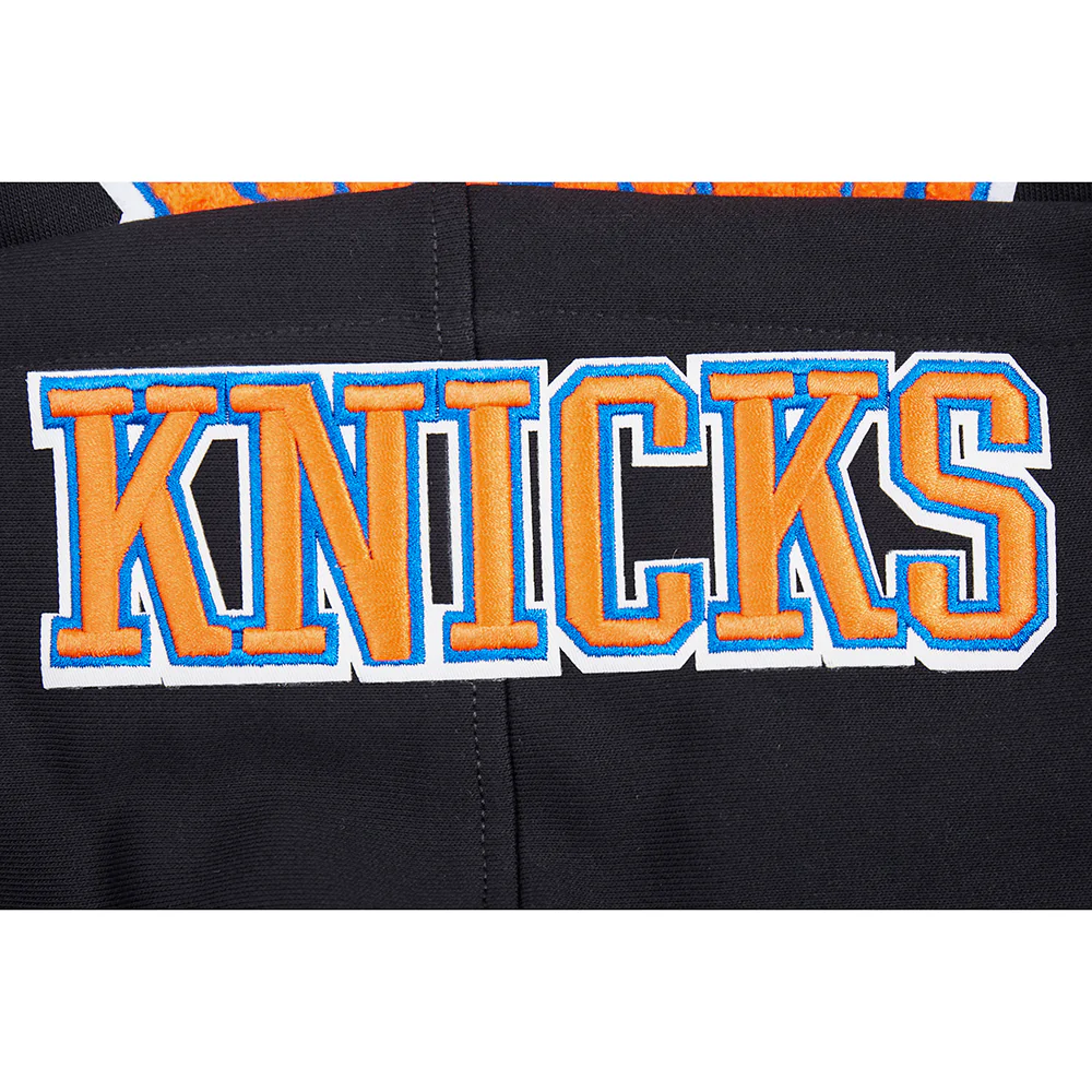 NBA NEW YORK KNICKS OLD ENGLISH MEN'S PULLOVER HOODIE (BLACK) - Image 10