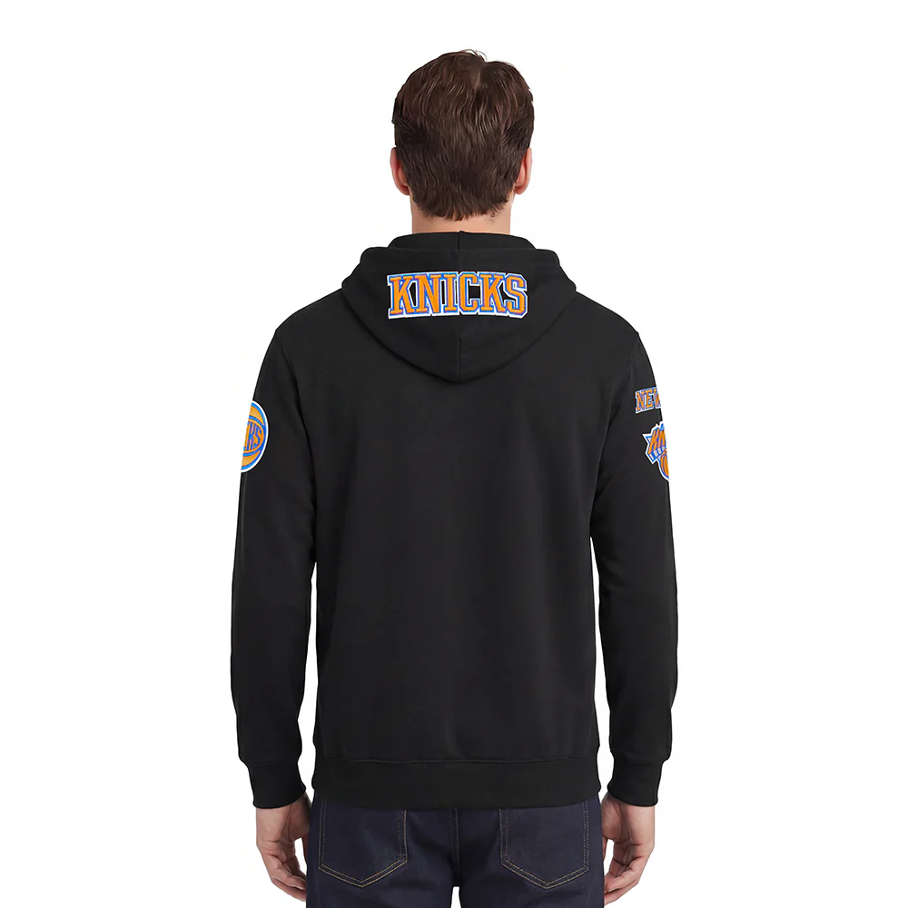 NBA NEW YORK KNICKS OLD ENGLISH MEN'S PULLOVER HOODIE (BLACK) - Image 2