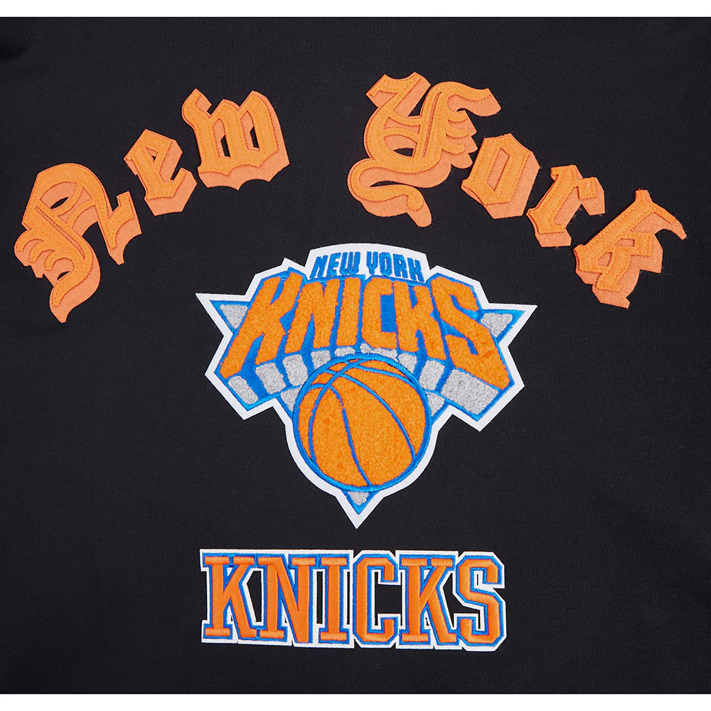 NBA NEW YORK KNICKS OLD ENGLISH MEN'S PULLOVER HOODIE (BLACK) - Image 7