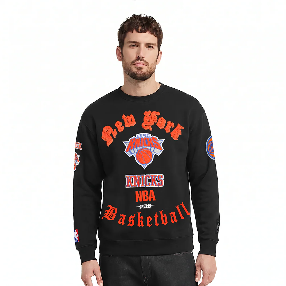 NBA NEW YORK KNICKS OLD ENGLISH MEN'S CREWNECK (BLACK)