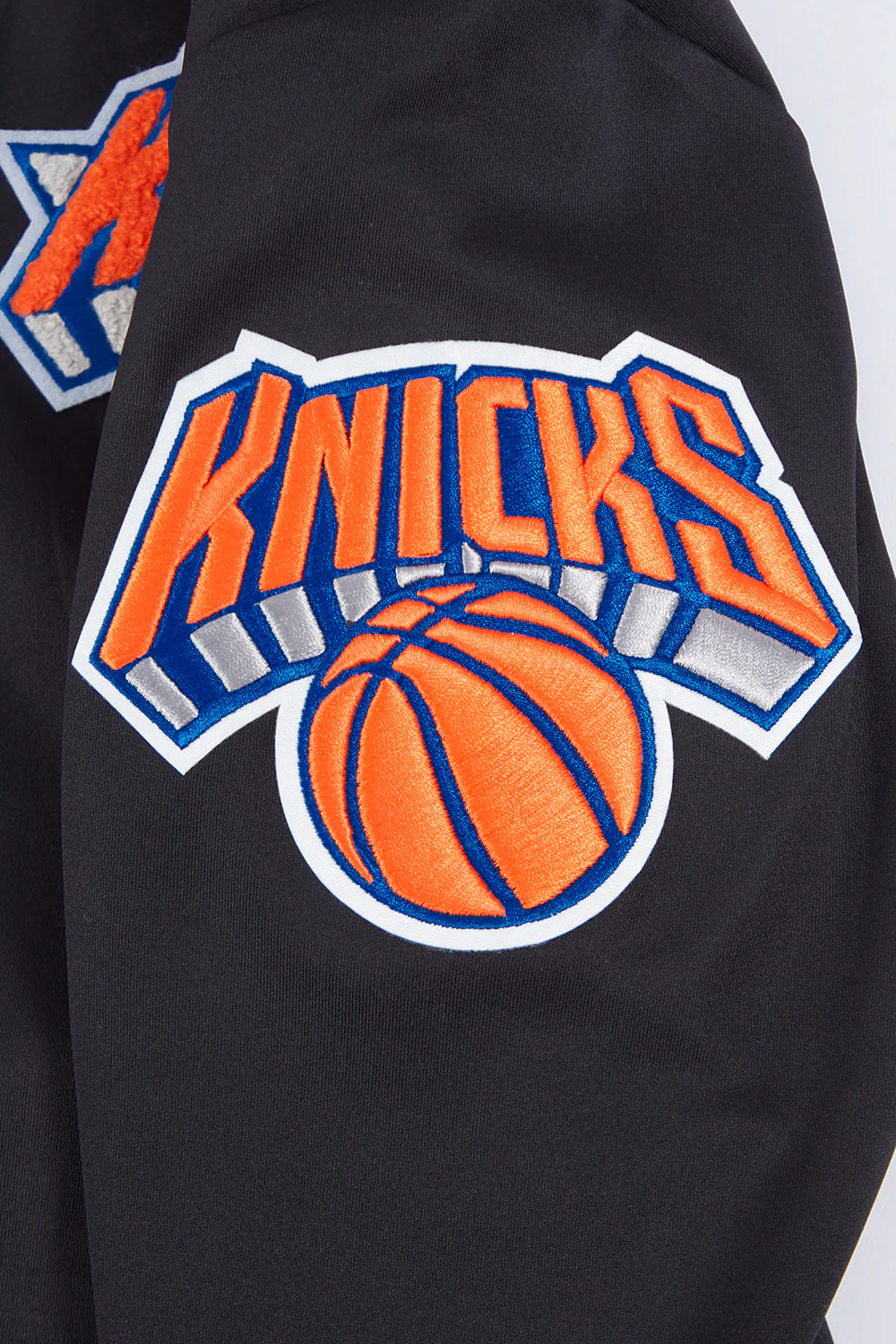 NBA NEW YORK KNICKS CLASSIC MEN'S DOUBLE KNIT TRACK JACKET (BLACK) - Image 7
